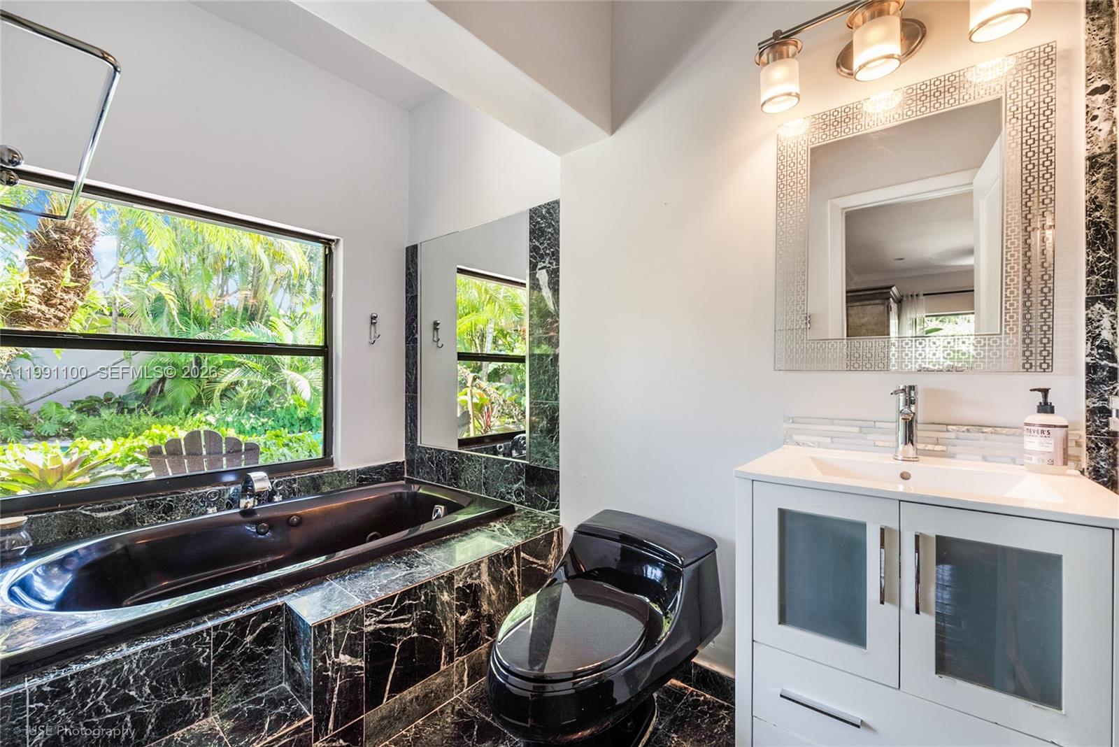 3620 Battersea Rd Miami, FL 33133