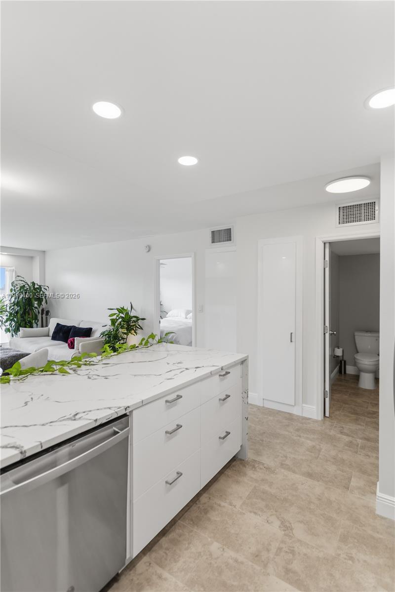 340 Sunset Dr #407 Fort Lauderdale, FL 33301