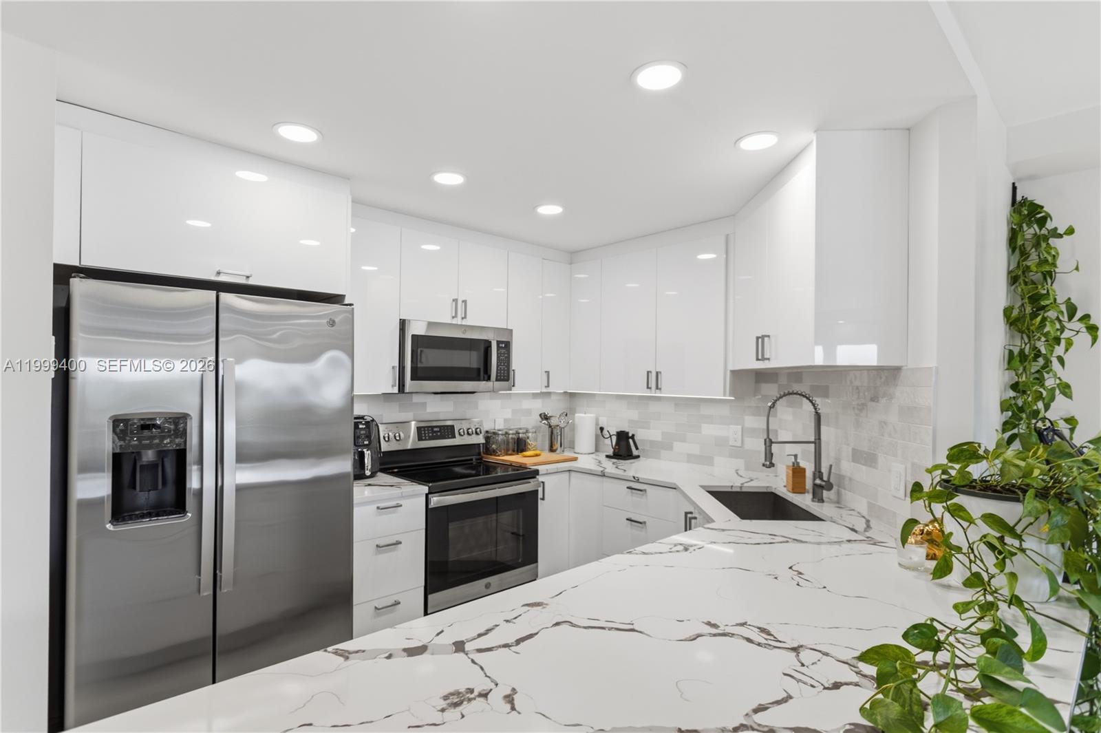 340 Sunset Dr #407 Fort Lauderdale, FL 33301