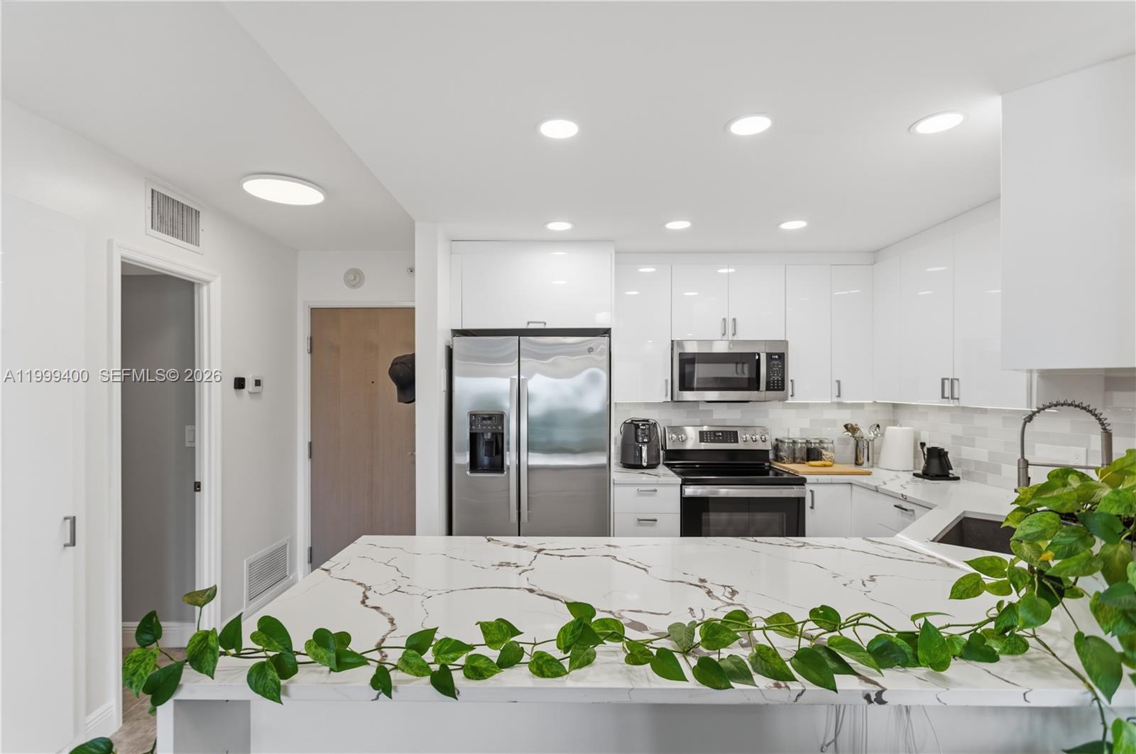340 Sunset Dr #407 Fort Lauderdale, FL 33301
