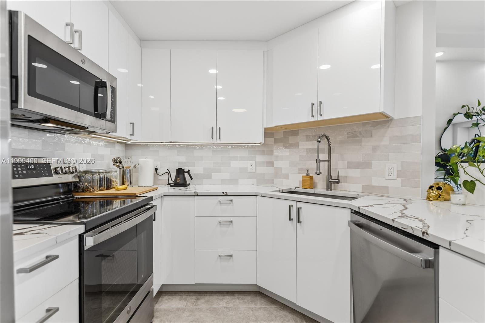 340 Sunset Dr #407 Fort Lauderdale, FL 33301