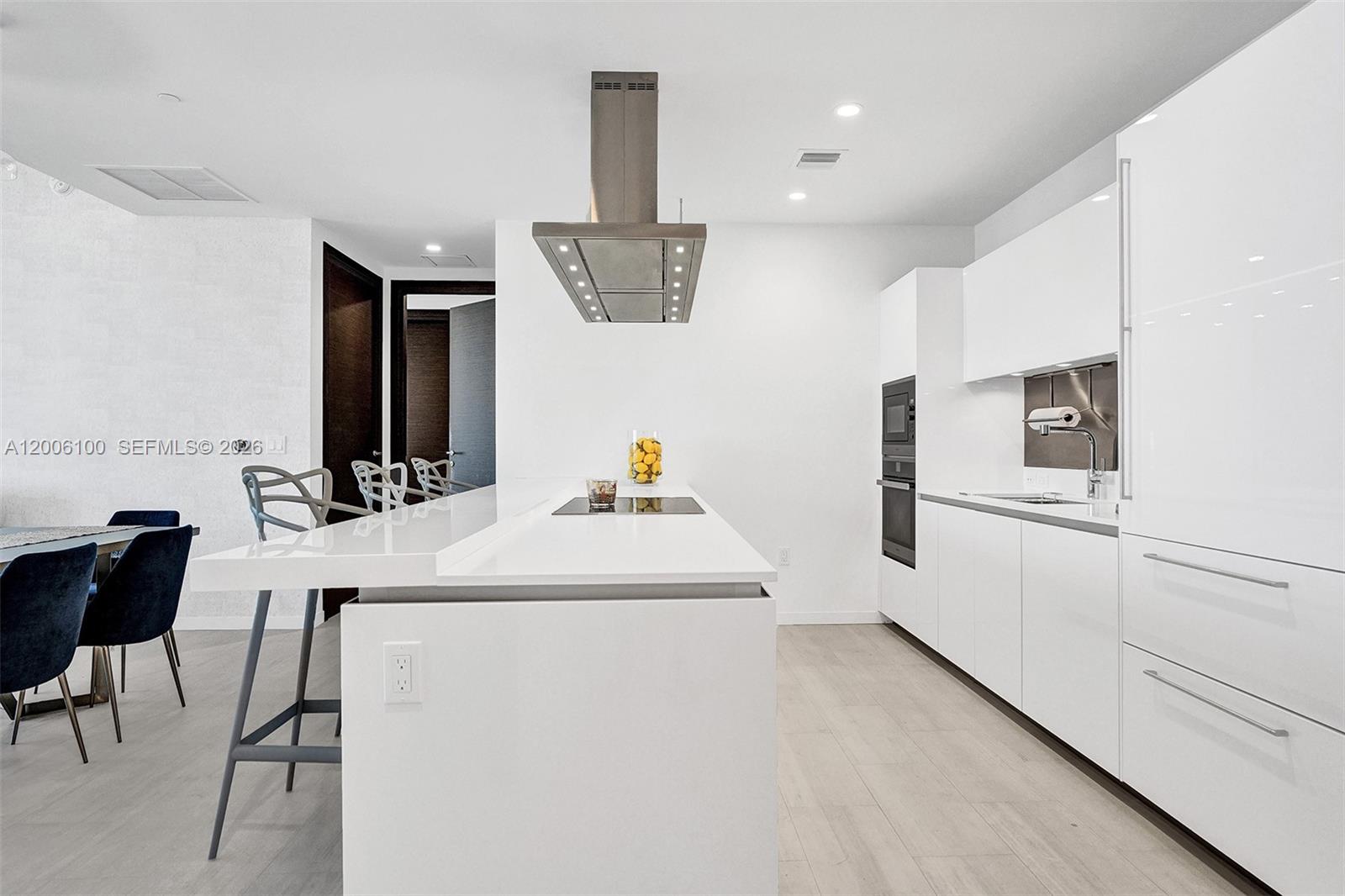 1000 Brickell Plz #PH5106 Miami, FL 33131