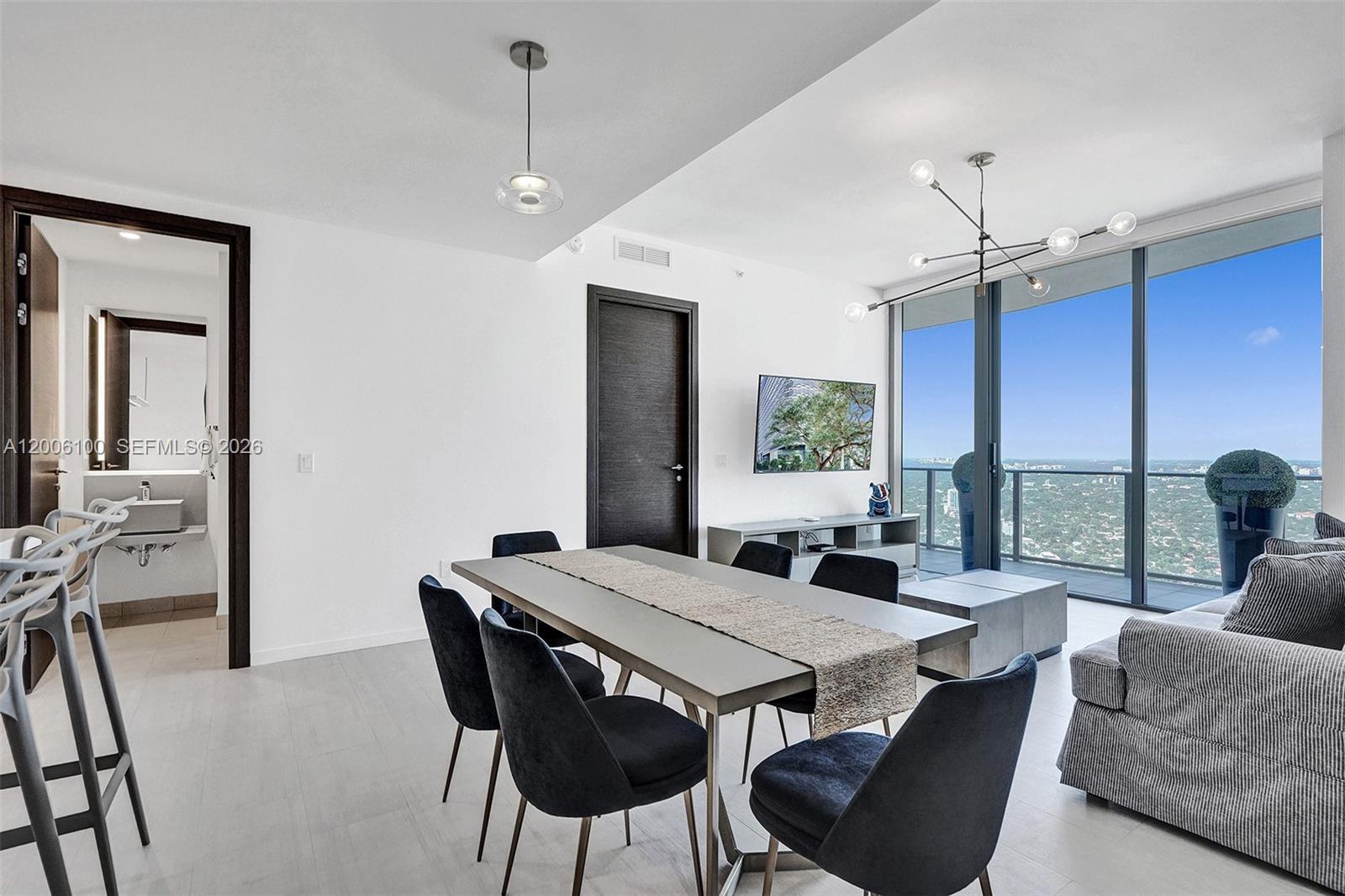 1000 Brickell Plz #PH5106 Miami, FL 33131