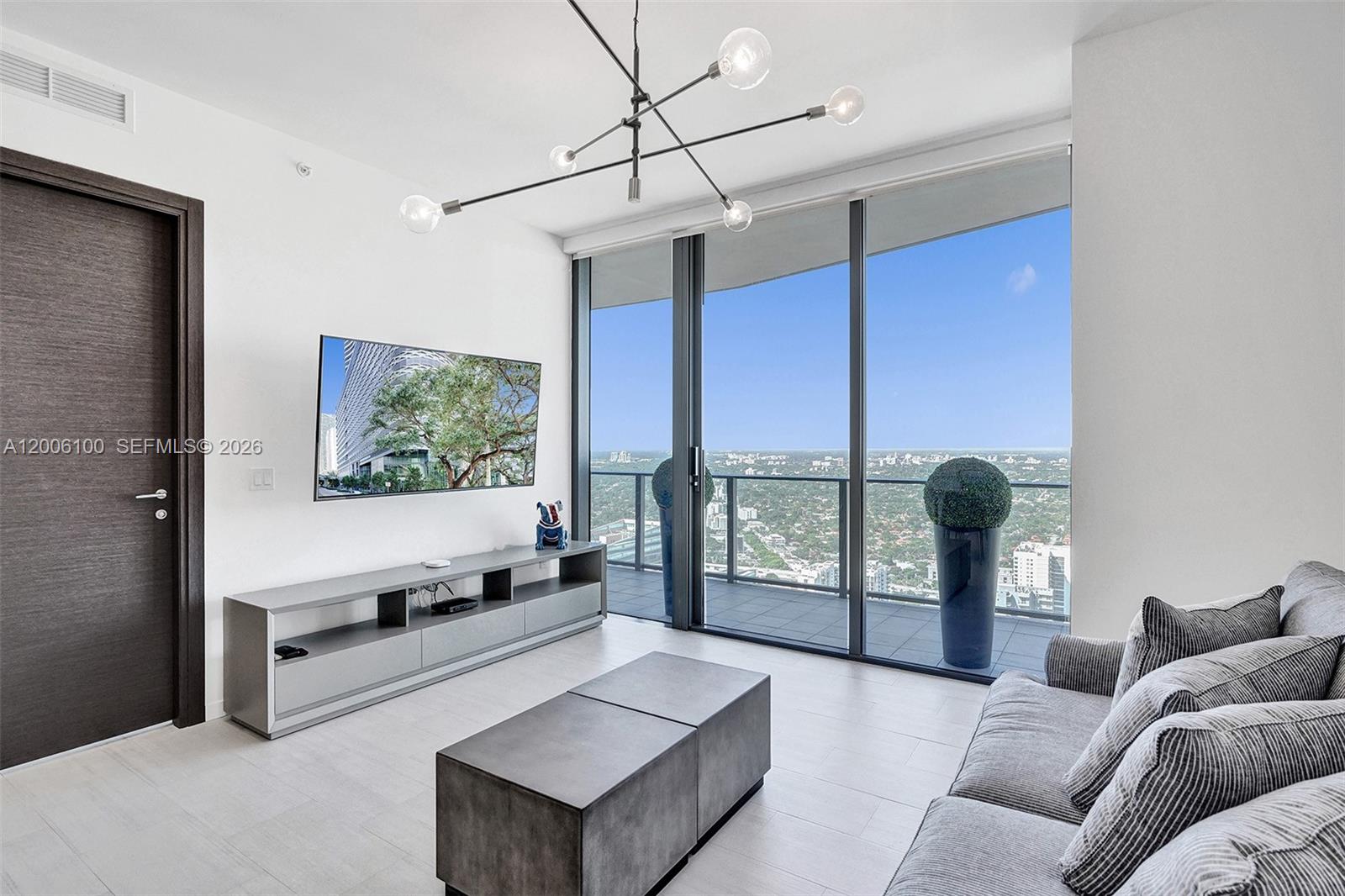 1000 Brickell Plz #PH5106 Miami, FL 33131