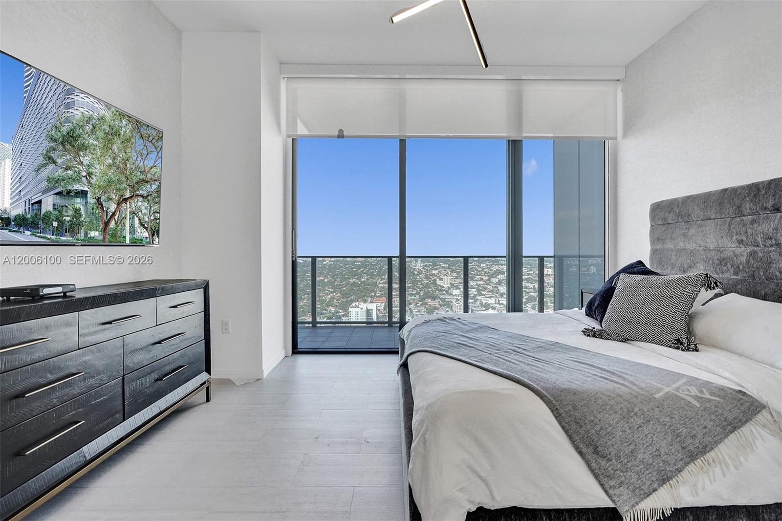 1000 Brickell Plz #PH5106 Miami, FL 33131