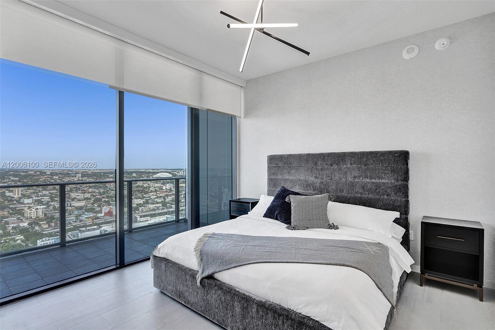 1000 Brickell Plz #PH5106 Miami, FL 33131