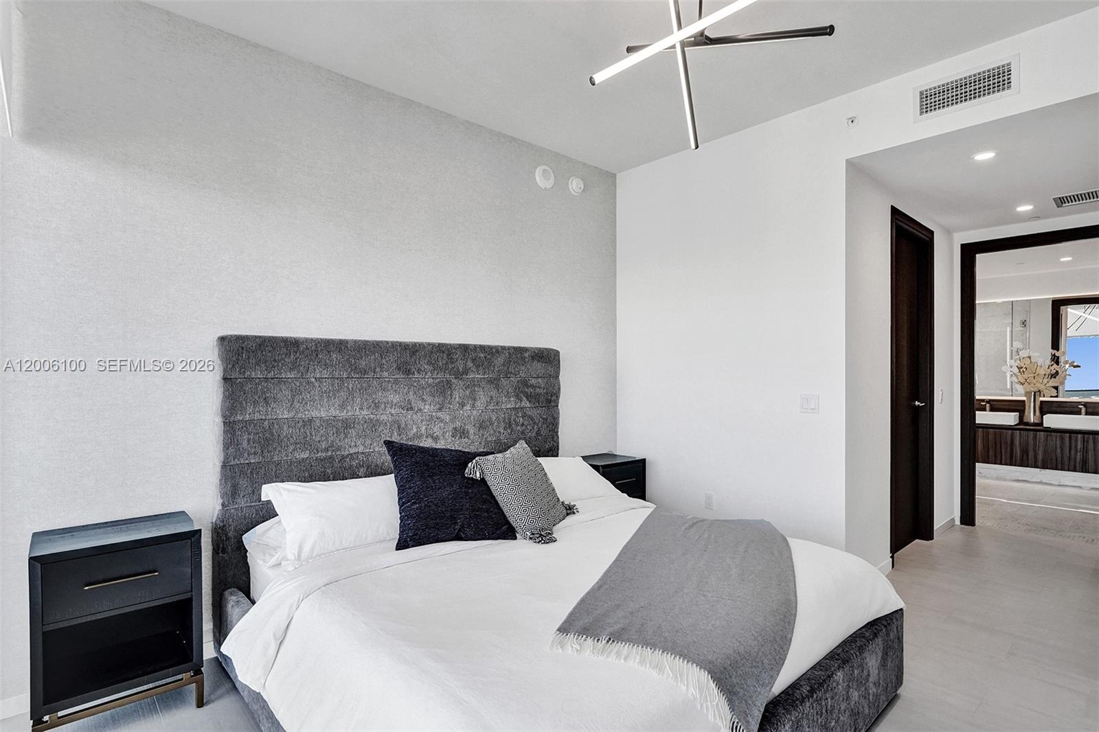 1000 Brickell Plz #PH5106 Miami, FL 33131