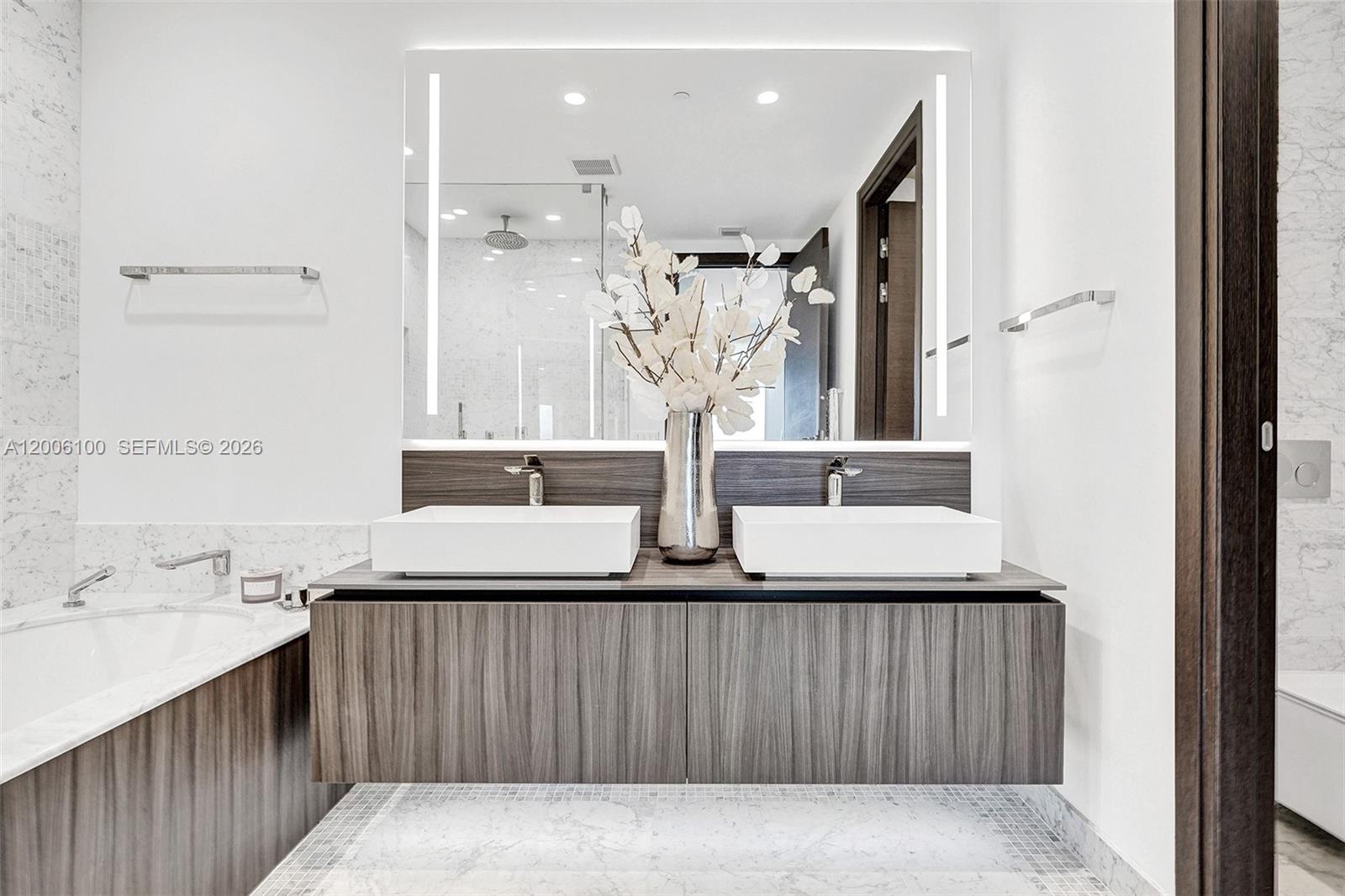 1000 Brickell Plz #PH5106 Miami, FL 33131