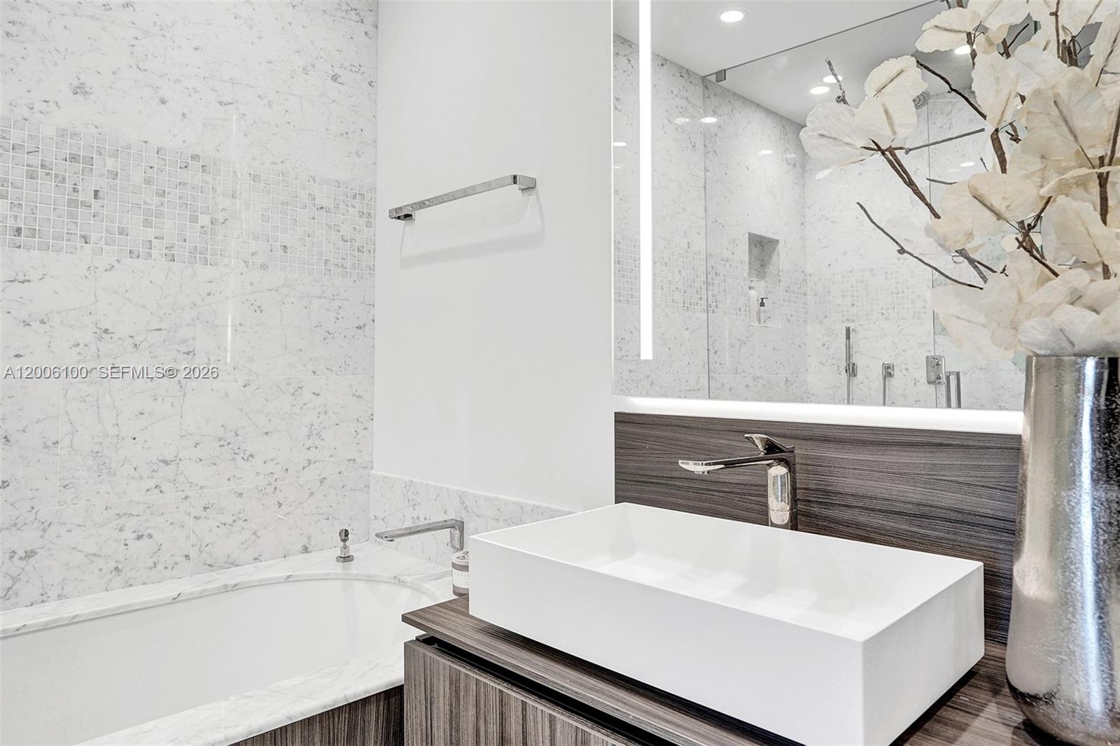 1000 Brickell Plz #PH5106 Miami, FL 33131