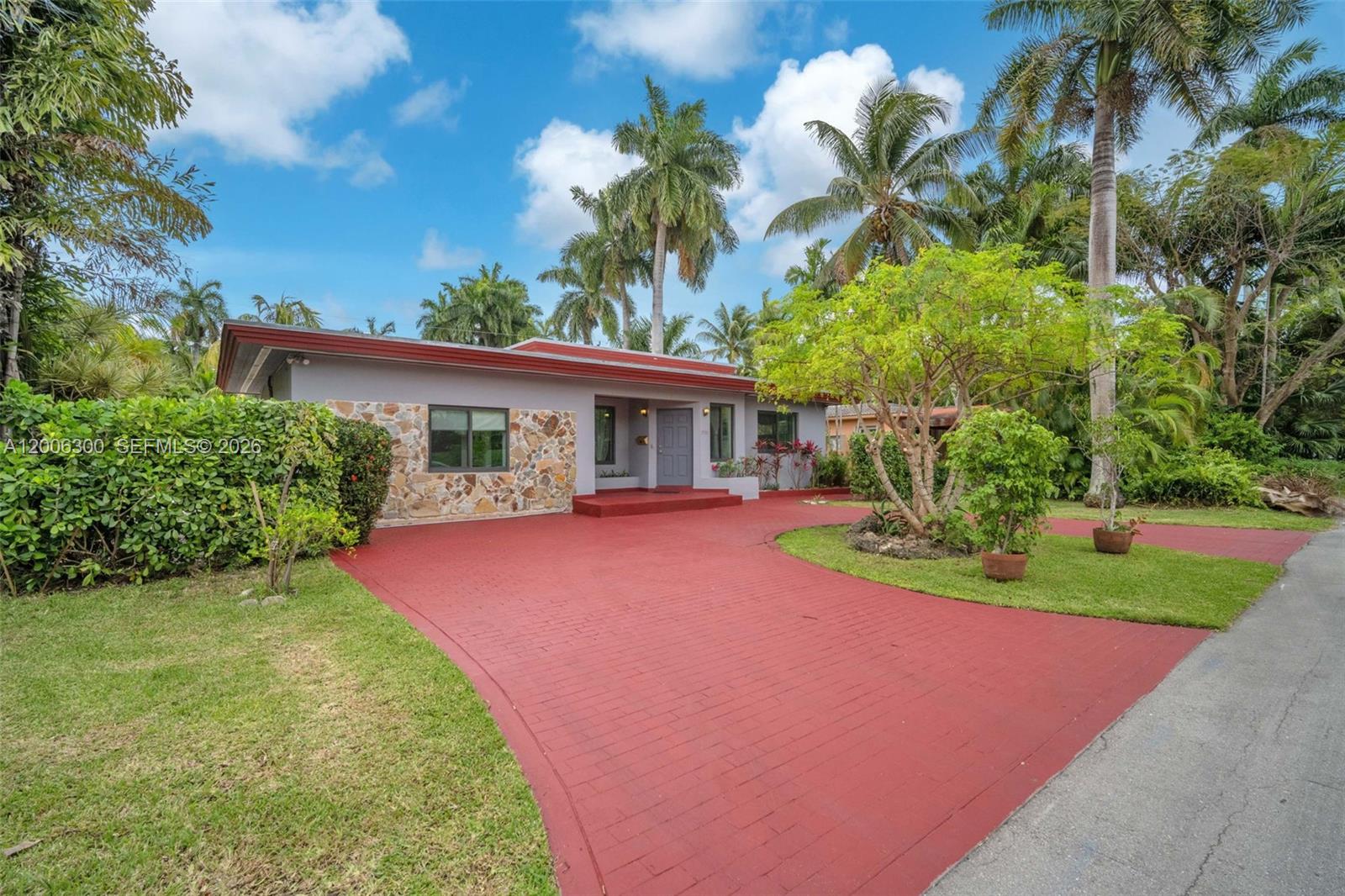 7701 Center Bay Dr North Bay Village, FL 33141