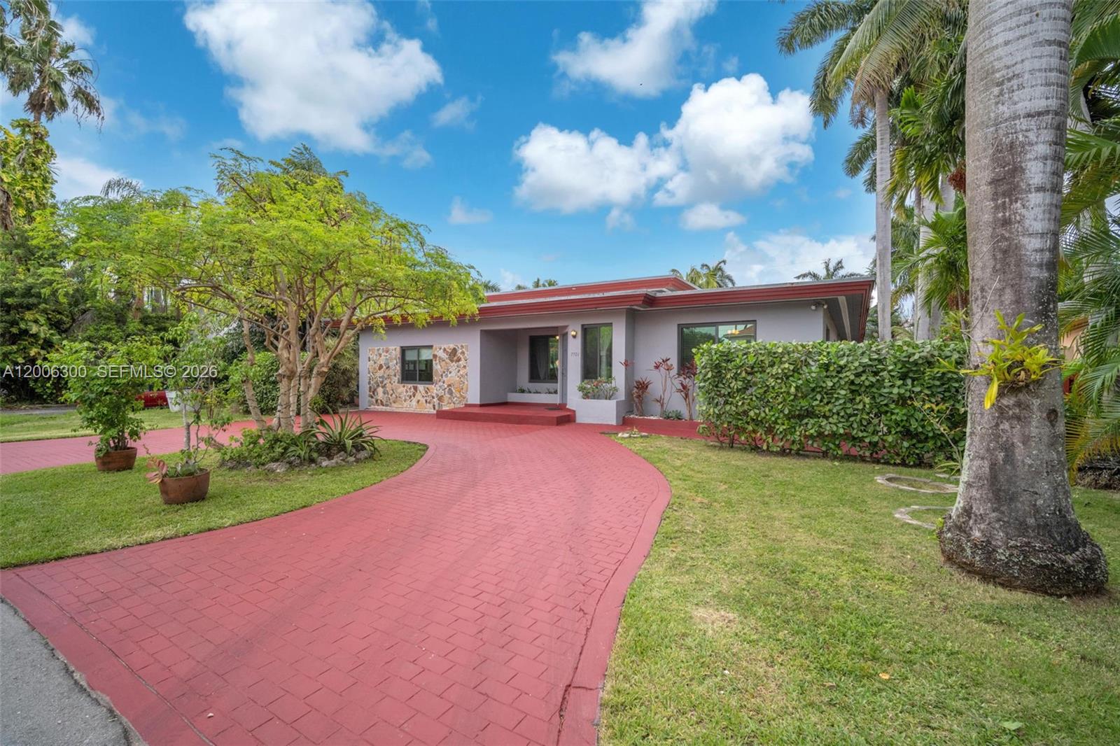 7701 Center Bay Dr North Bay Village, FL 33141