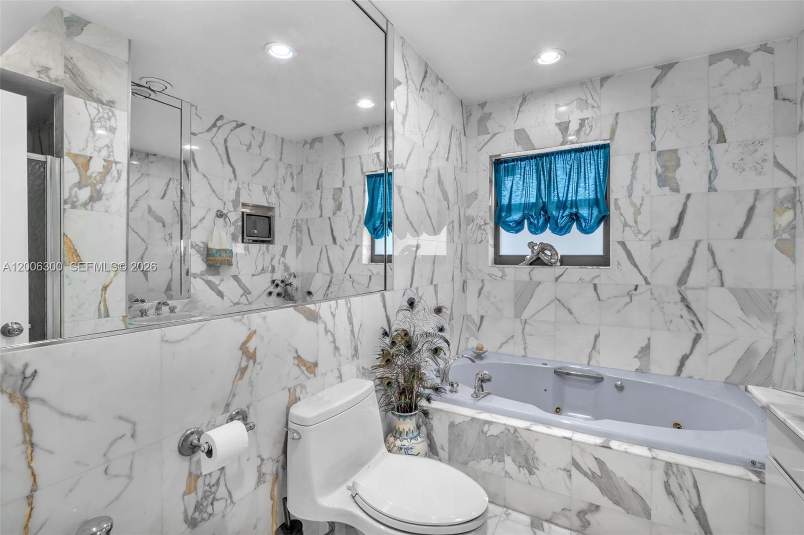 7701 Center Bay Dr North Bay Village, FL 33141