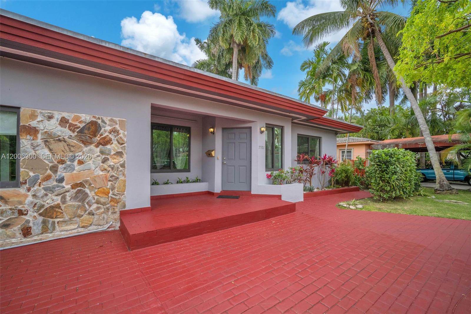 7701 Center Bay Dr North Bay Village, FL 33141