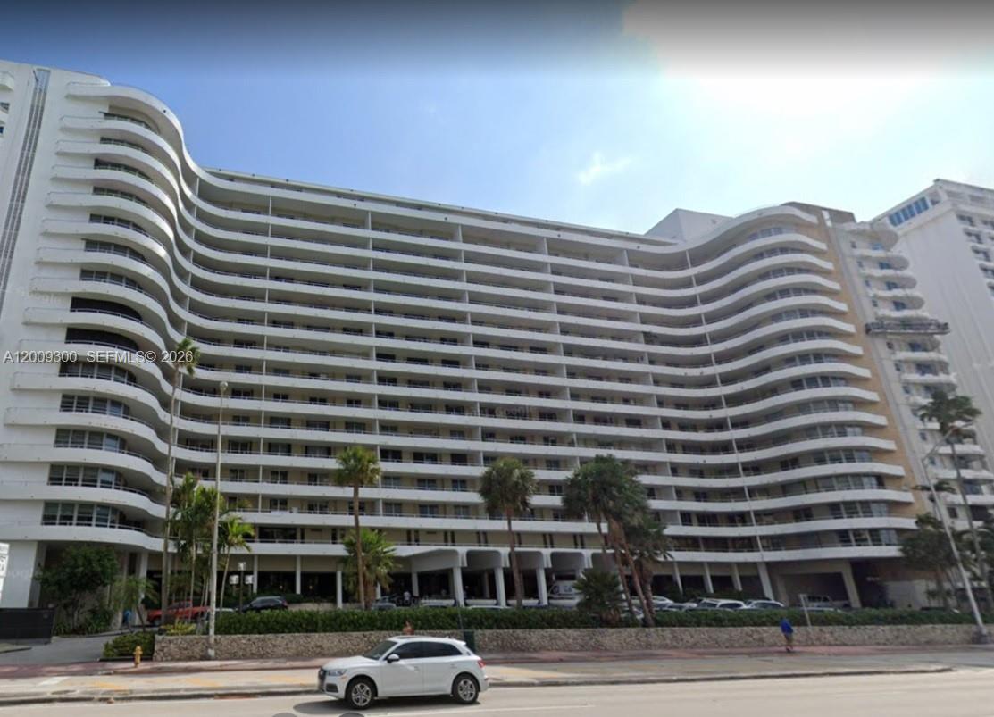 5555 Collins Ave #16J