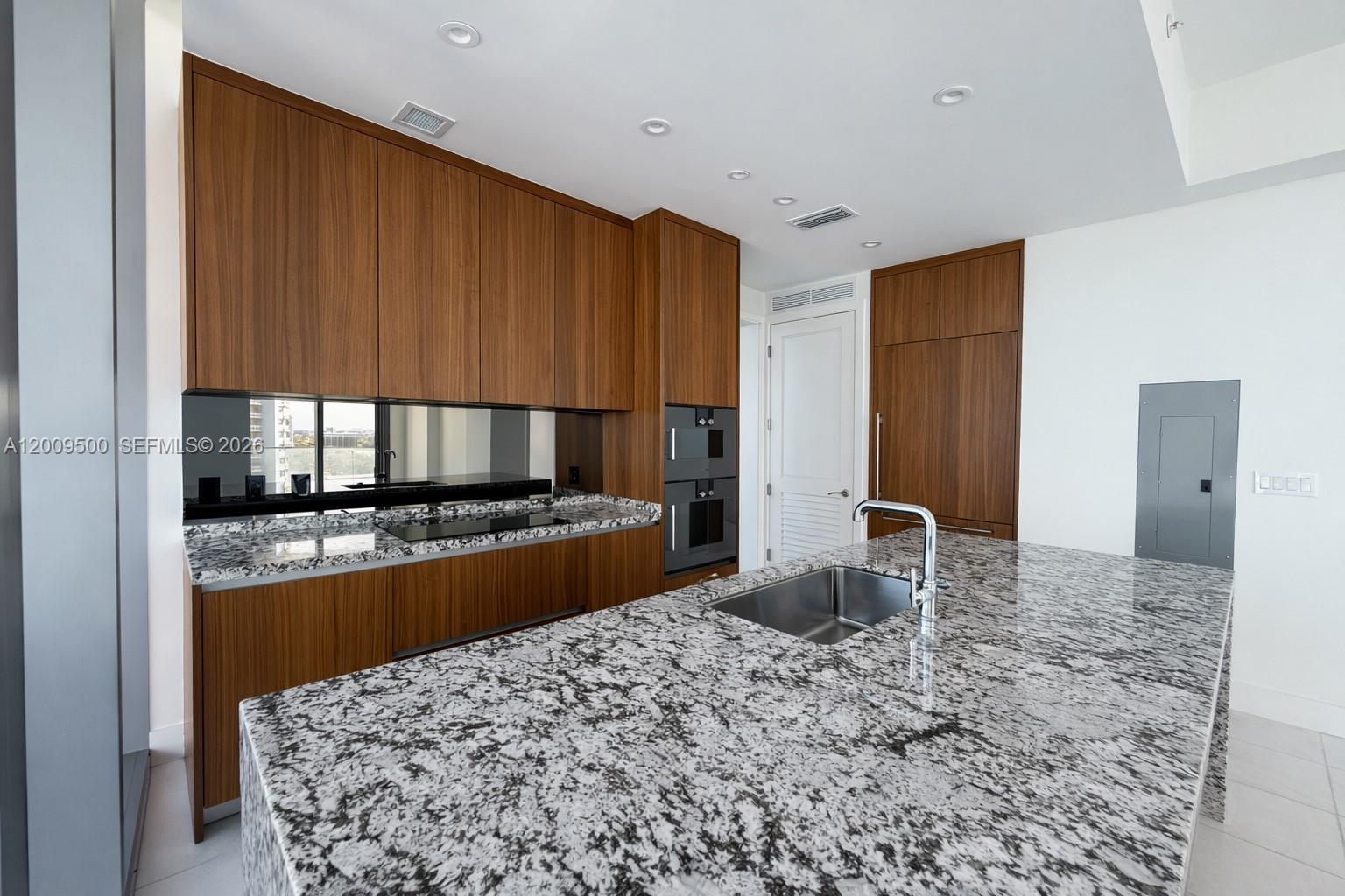 image Una Residences3