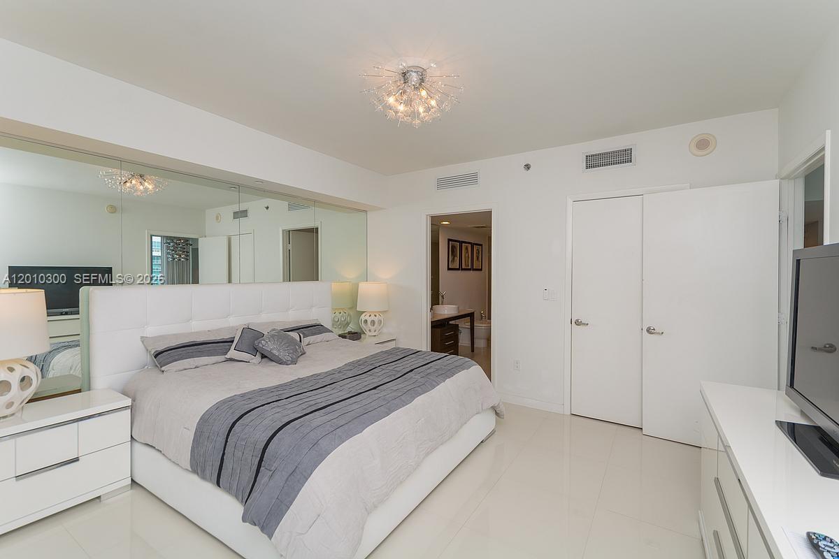 495 Brickell Ave #3710 Miami, FL 33131