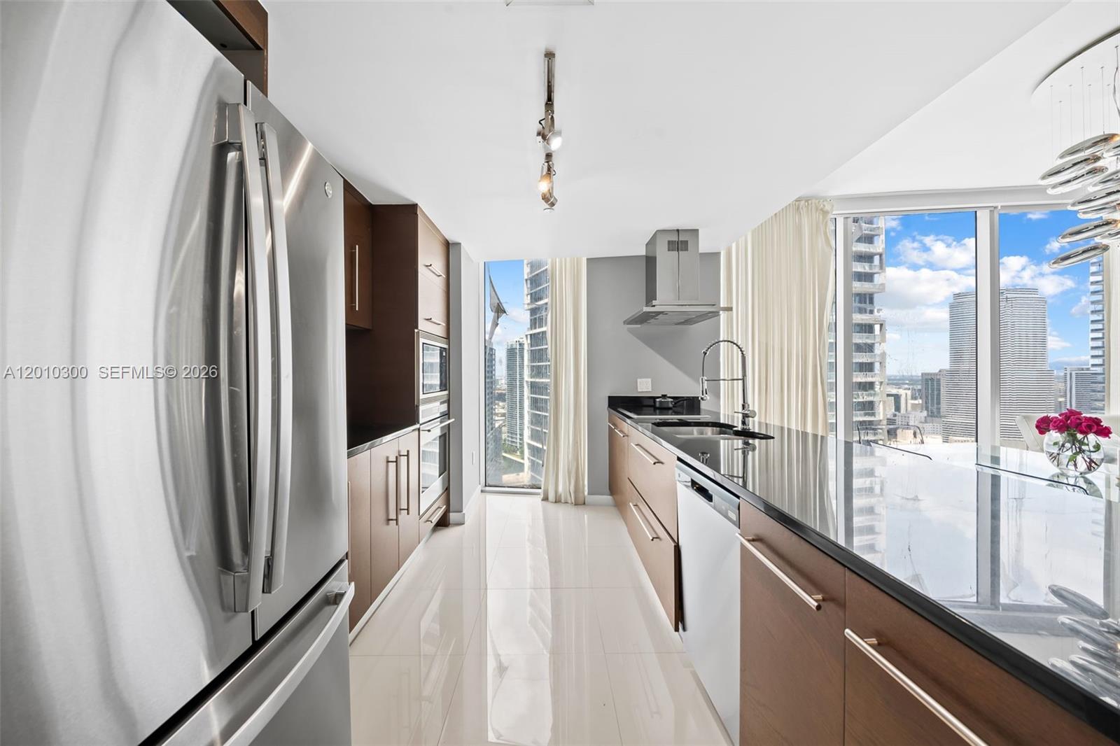 495 Brickell Ave #3710 Miami, FL 33131