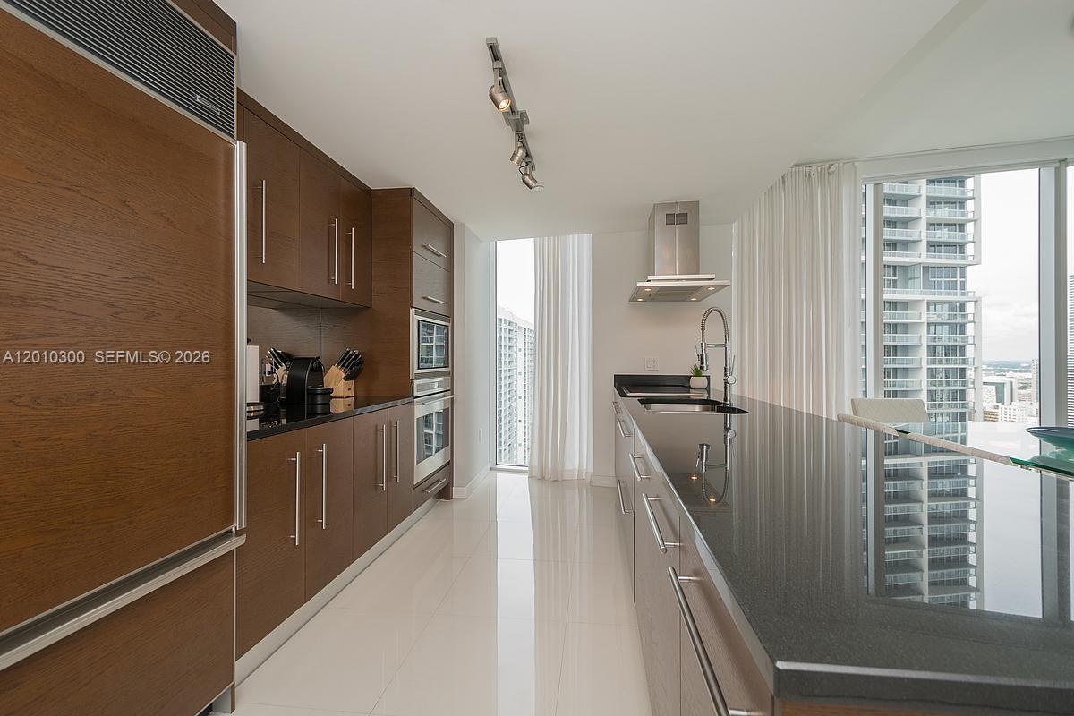 495 Brickell Ave #3710 Miami, FL 33131