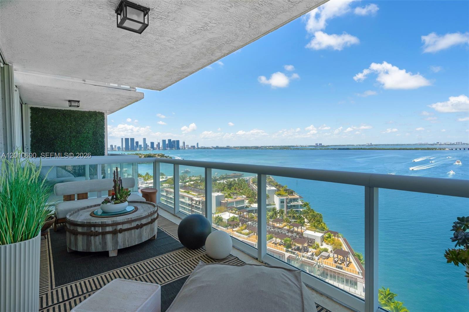 10 Venetian Way #1803