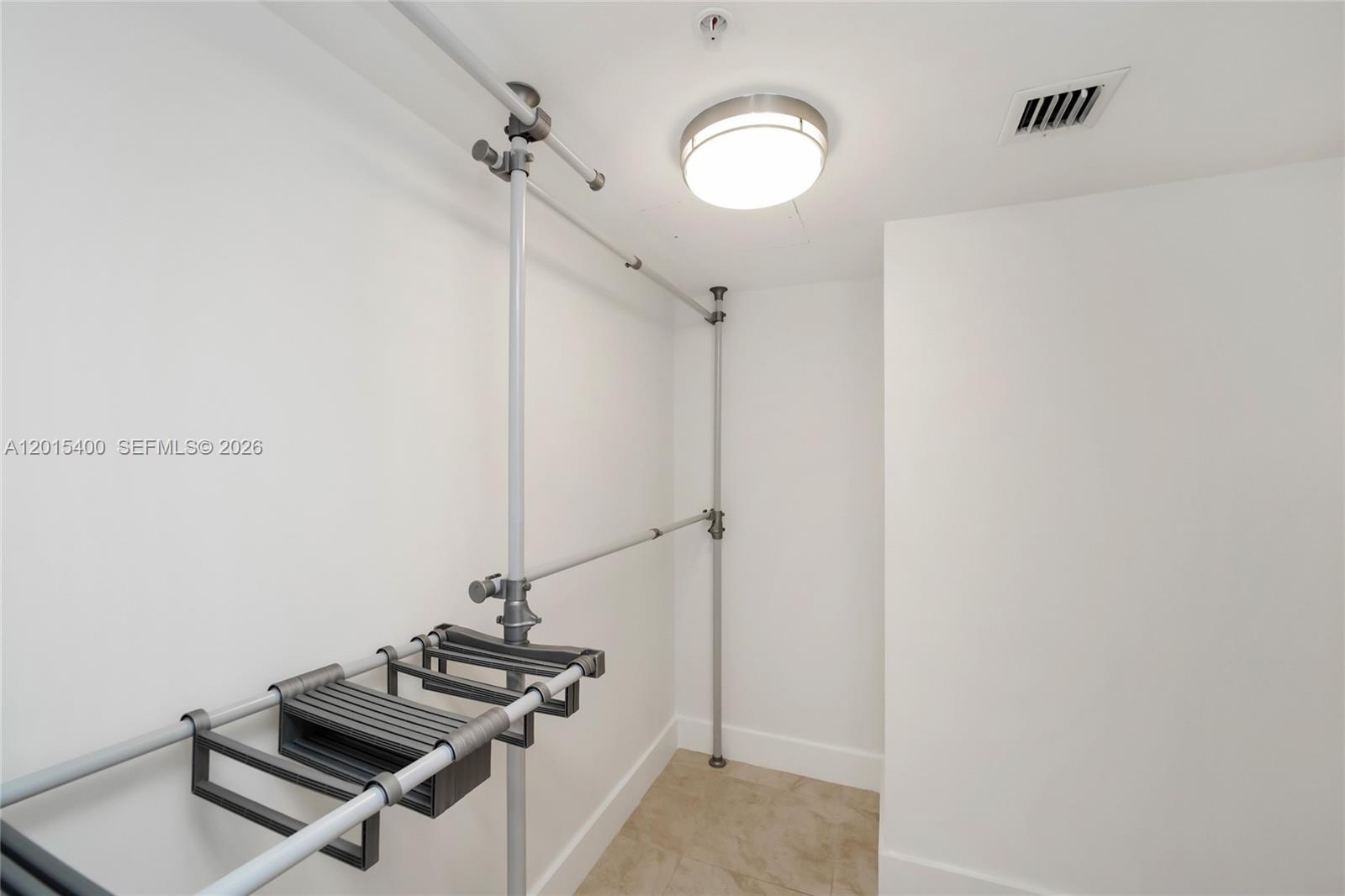 41 SE 5th St #2410 Miami, FL 33131