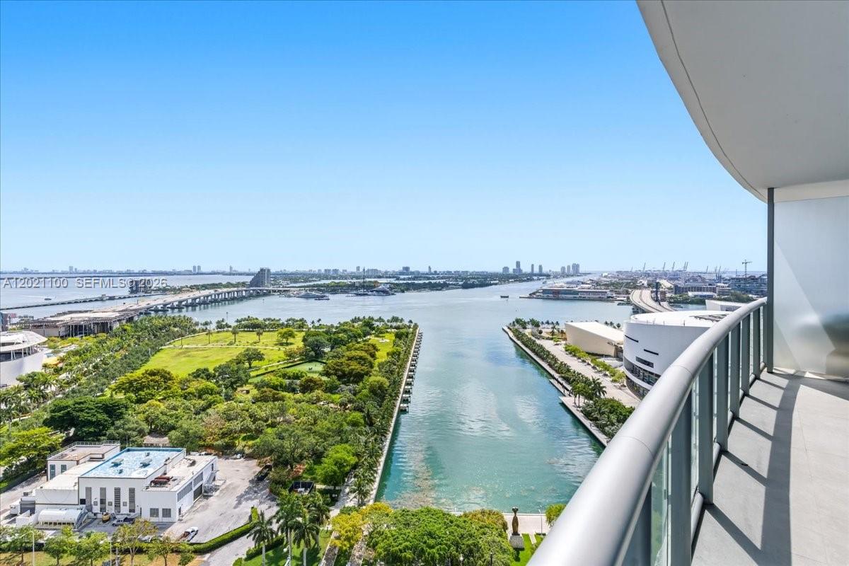 888 Biscayne Blvd #2212