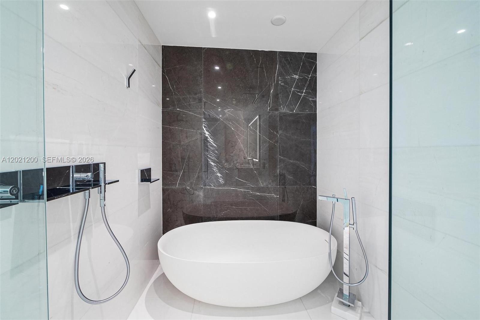 image Aston Martin Residences15