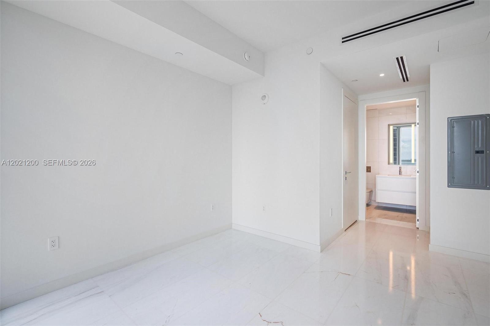 image Aston Martin Residences23