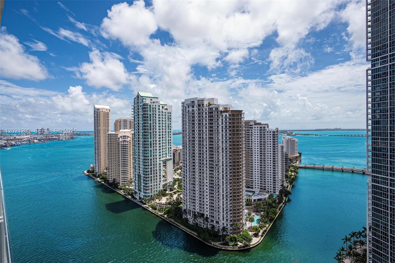 image Aston Martin Residences33