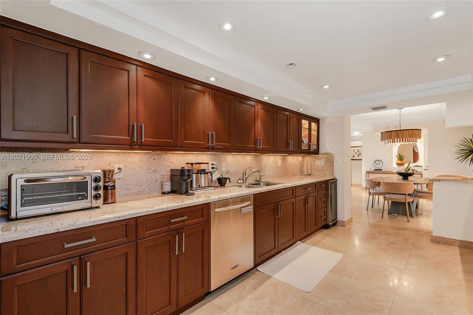1121 Crandon Blvd #E405 Key Biscayne, FL 33149