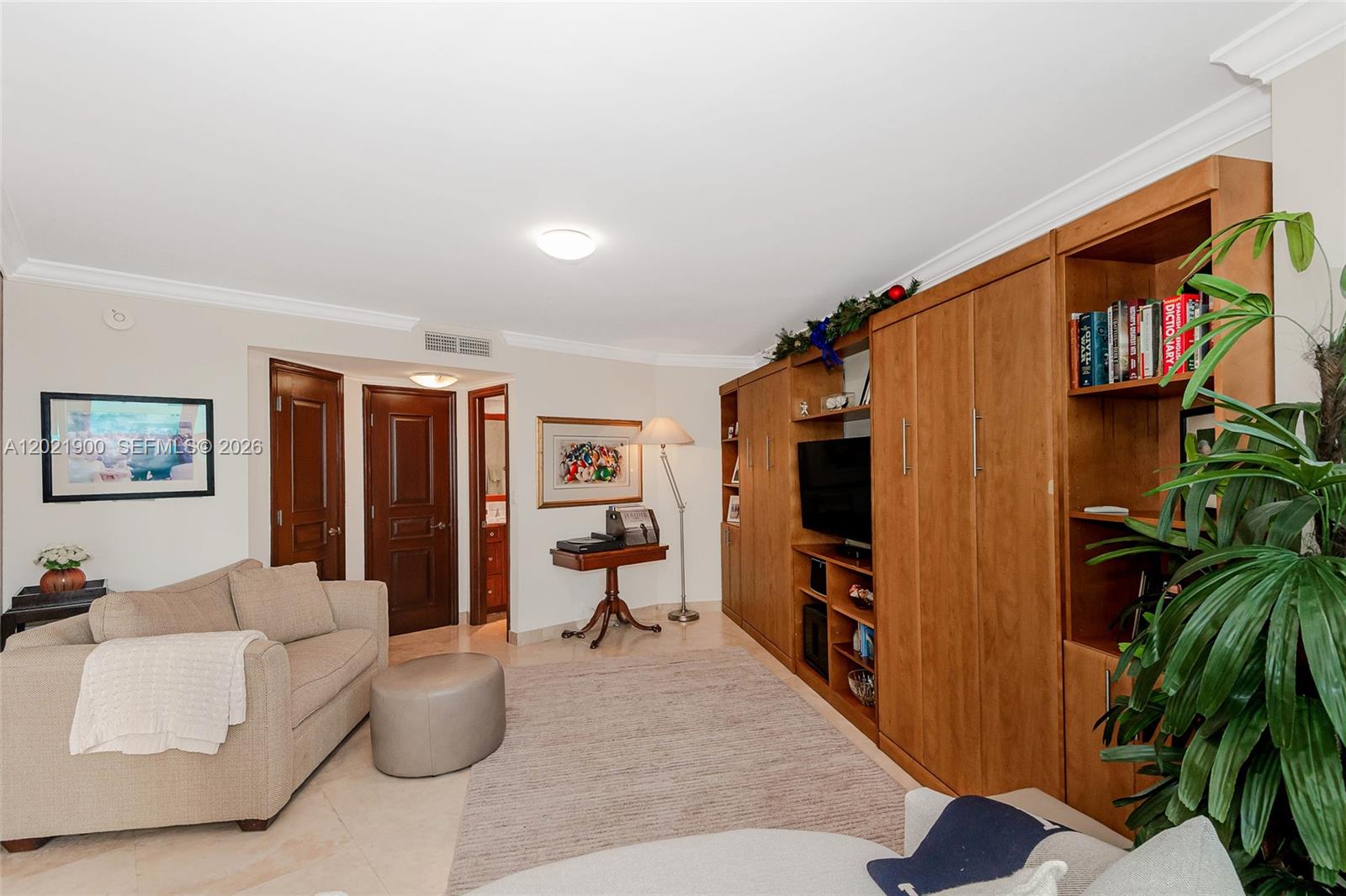 1121 Crandon Blvd #E405 Key Biscayne, FL 33149
