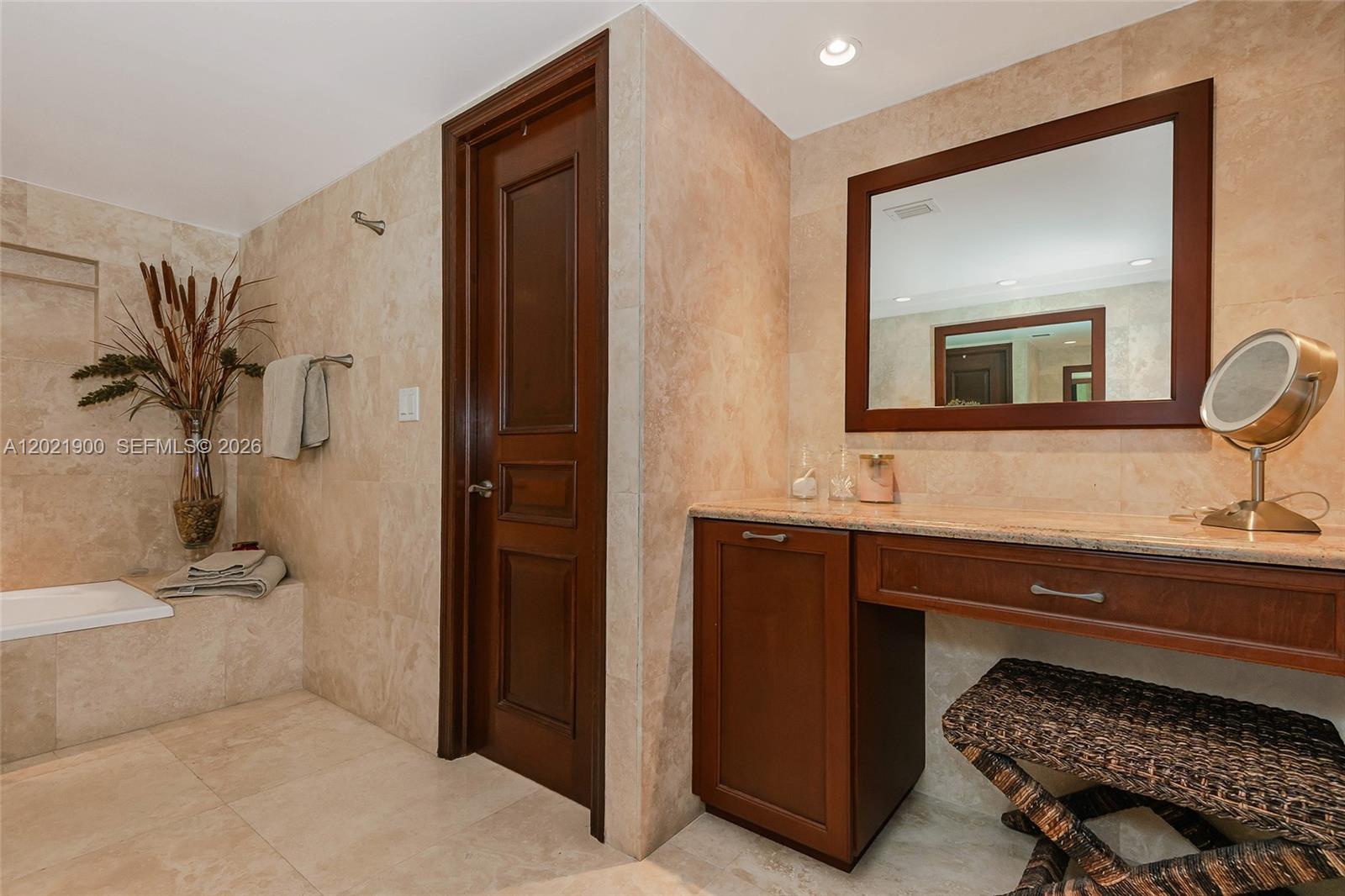 1121 Crandon Blvd #E405 Key Biscayne, FL 33149