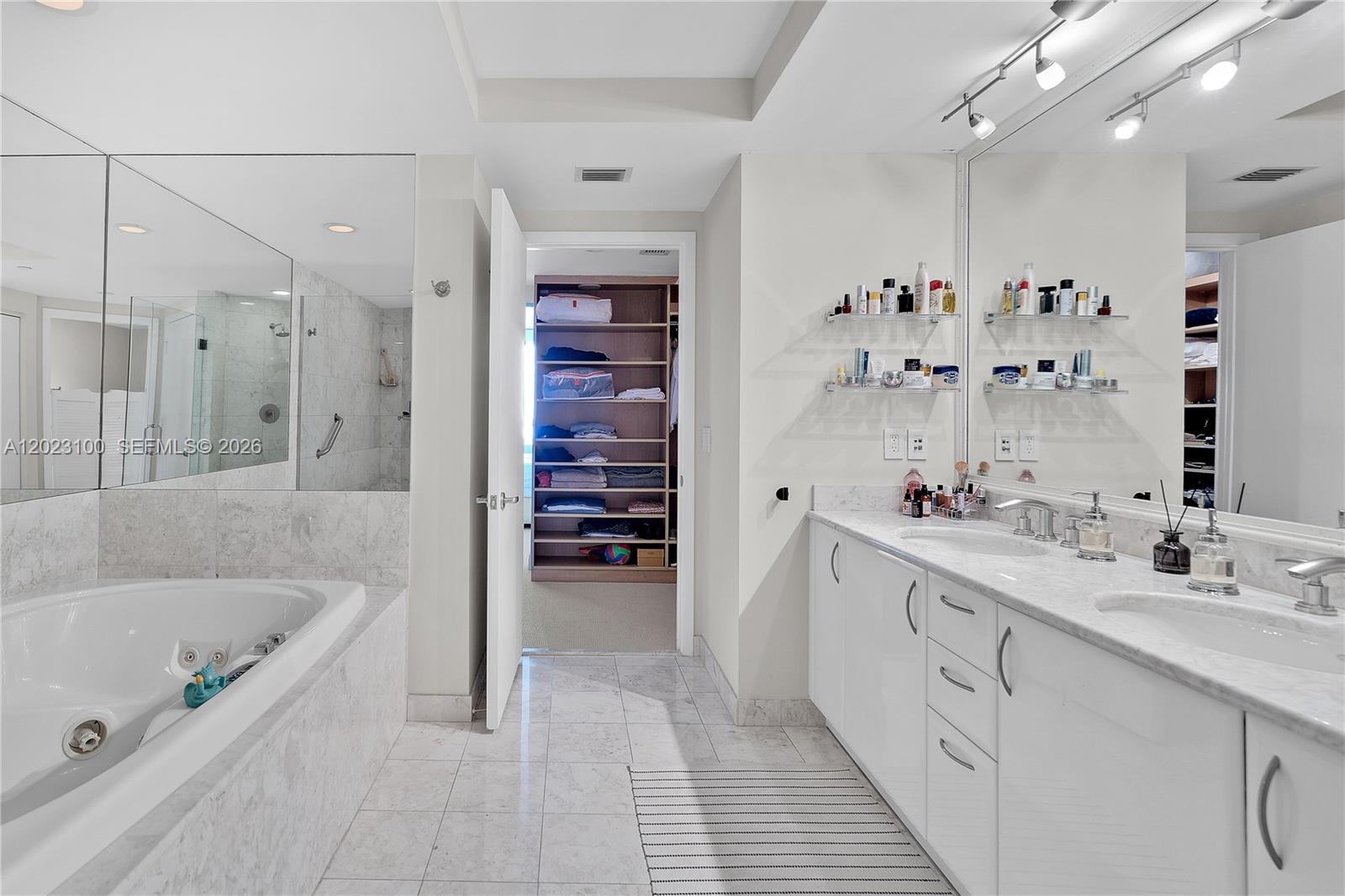 1331 Brickell Bay Dr #2007 Miami, FL 33131