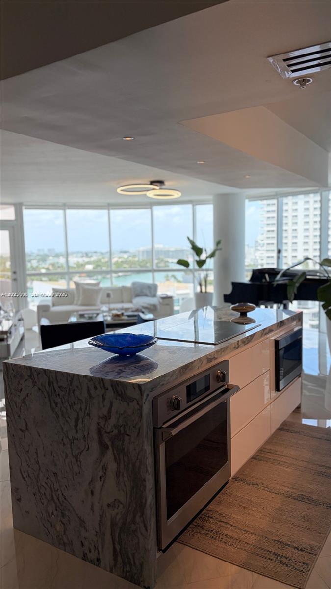 6301 Collins Ave #1207 Miami Beach, FL 33141