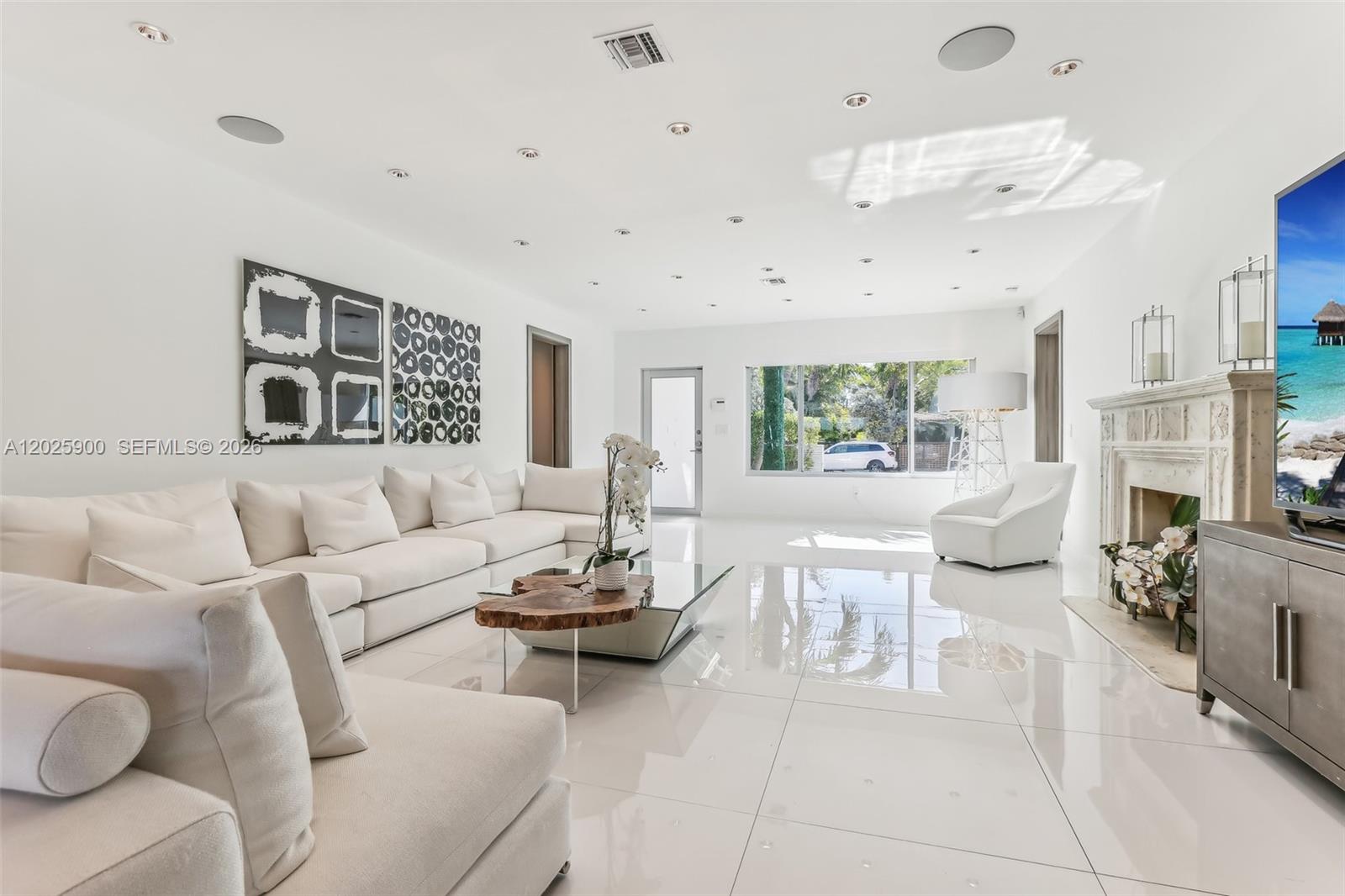 1231 Stillwater Dr Miami Beach, FL 33141