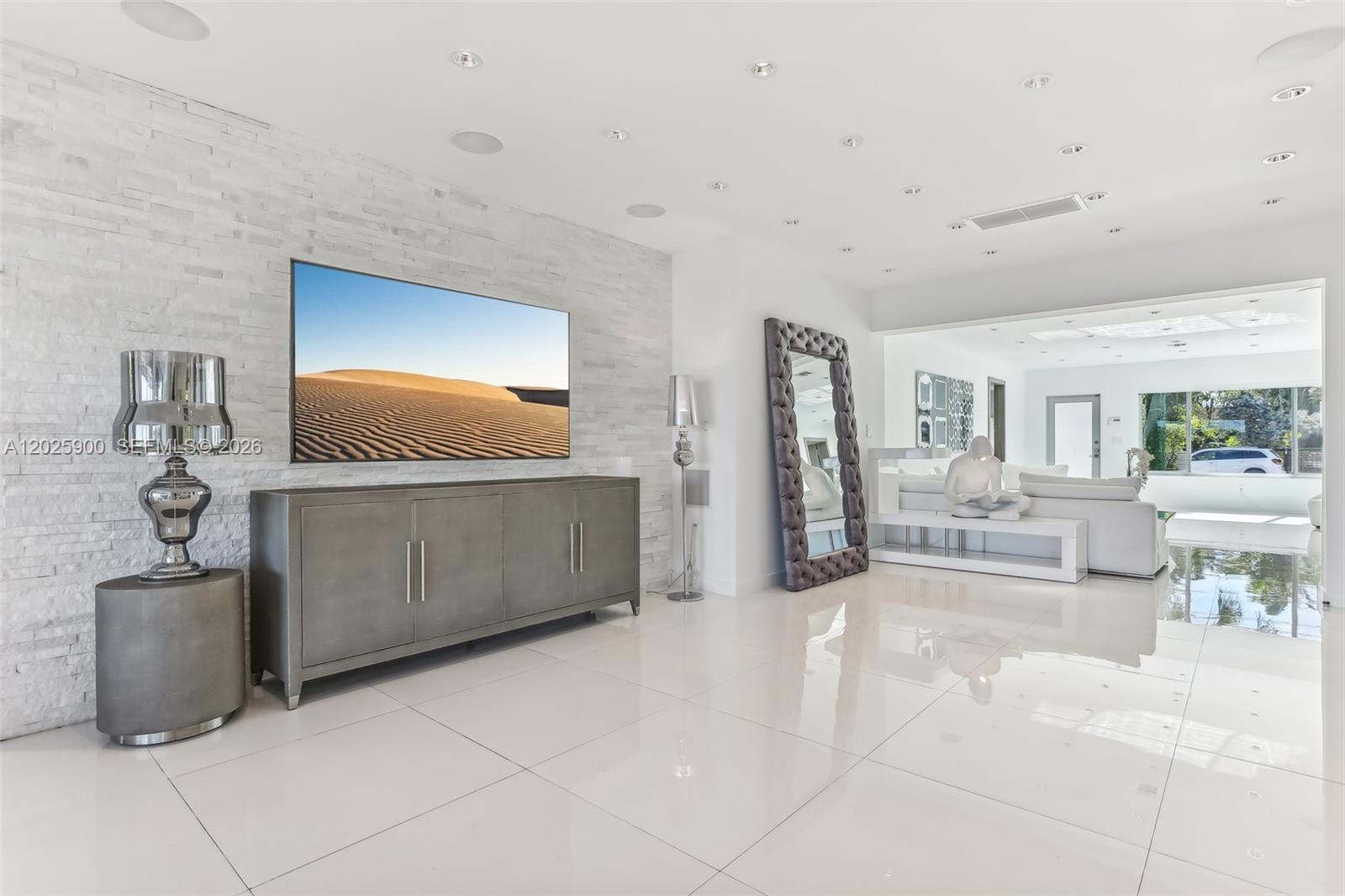 1231 Stillwater Dr Miami Beach, FL 33141