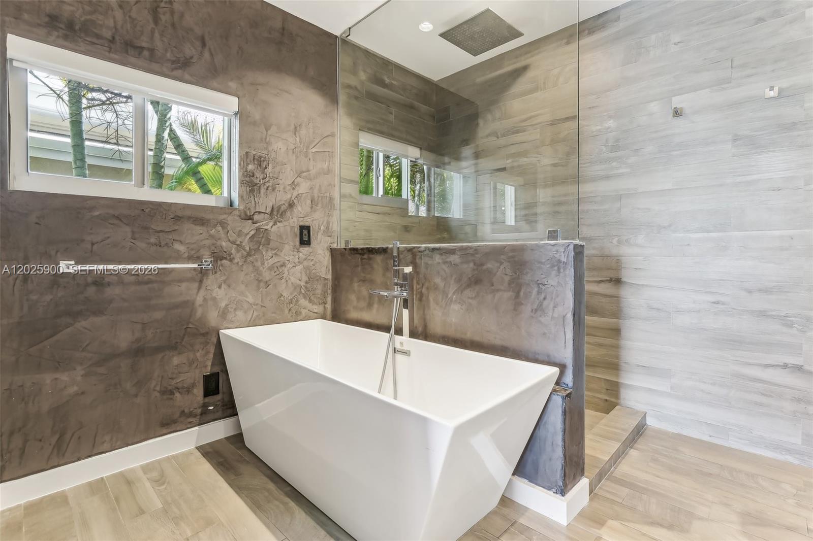 1231 Stillwater Dr Miami Beach, FL 33141