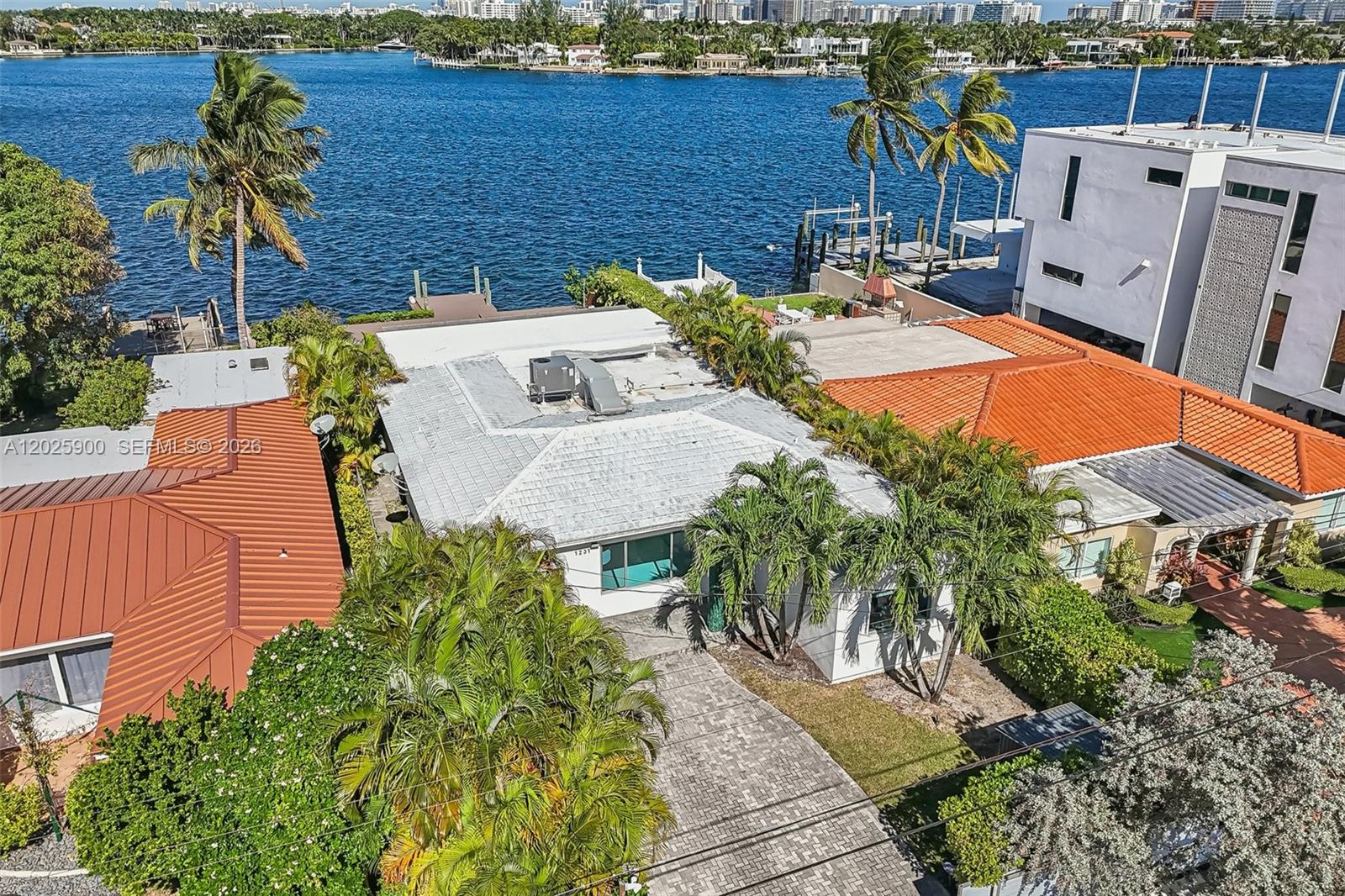 1231 Stillwater Dr Miami Beach, FL 33141