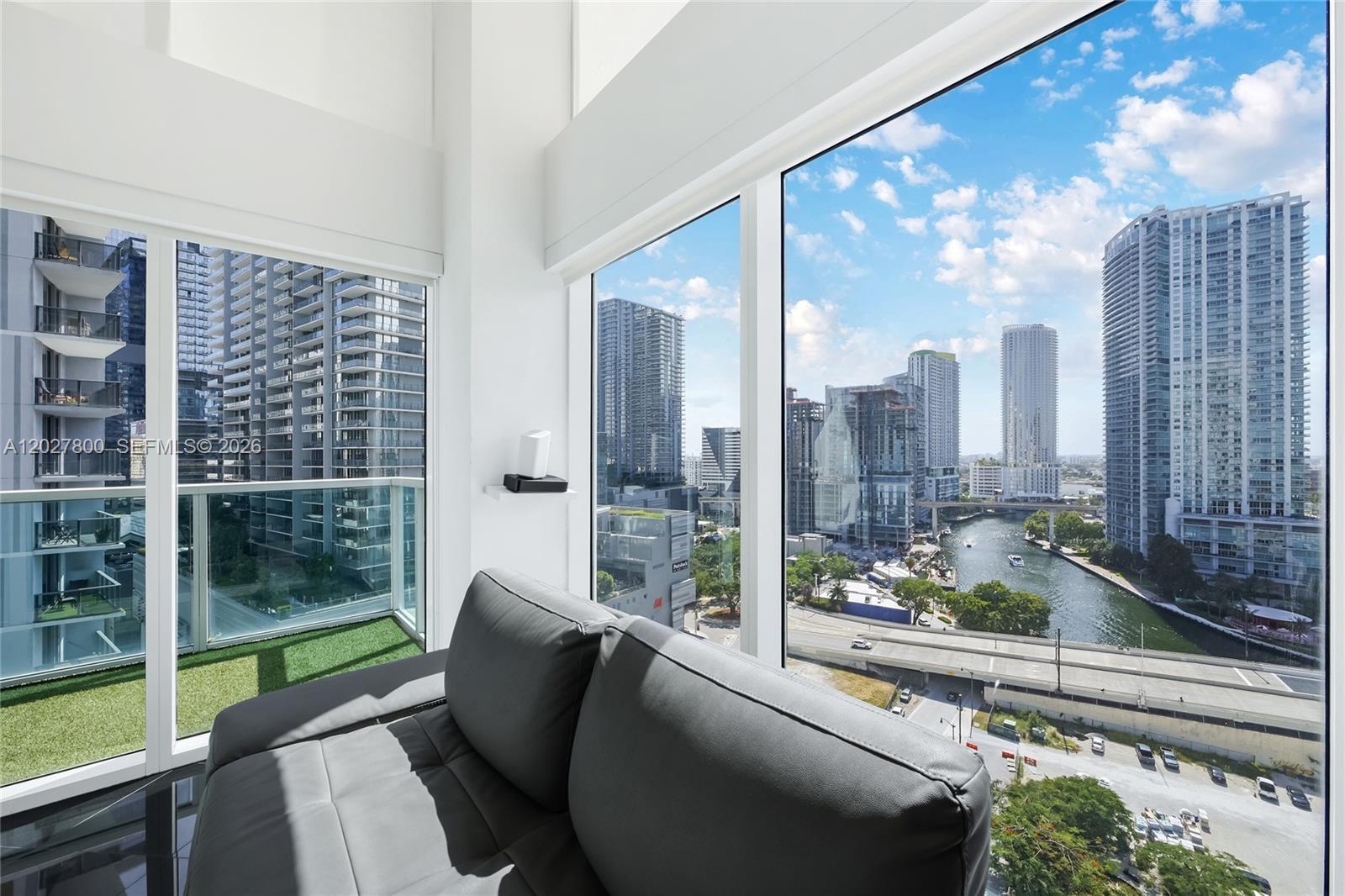 image Brickell on the River South0