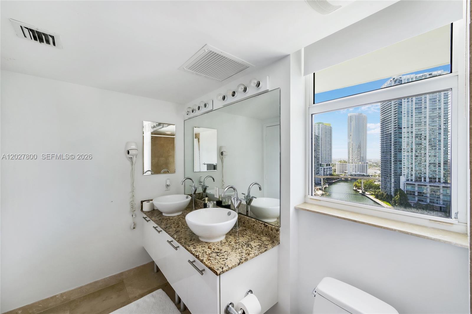 41 SE 5th St #1116 Miami, FL 33131