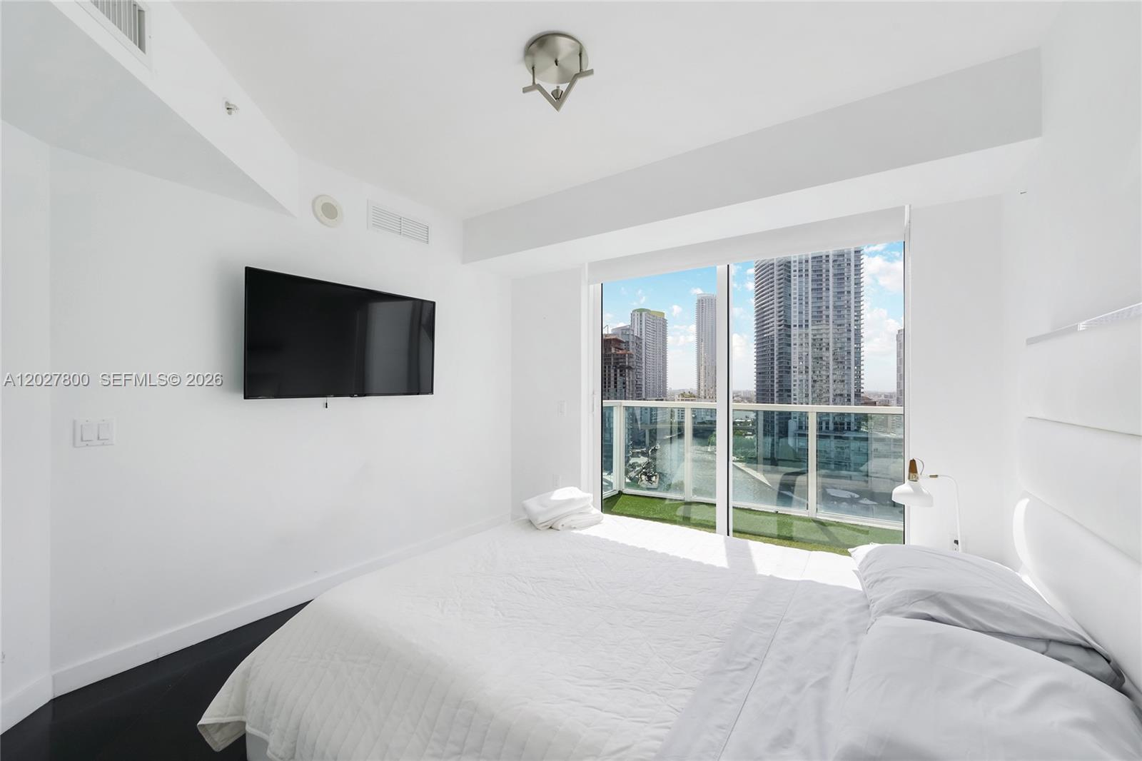 41 SE 5th St #1116 Miami, FL 33131