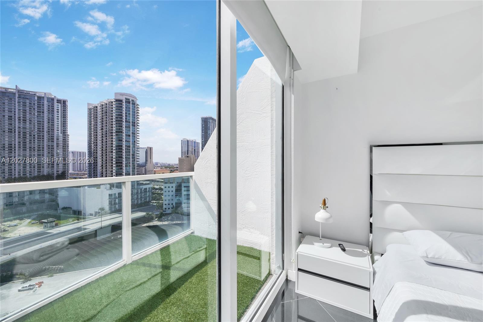 41 SE 5th St #1116 Miami, FL 33131
