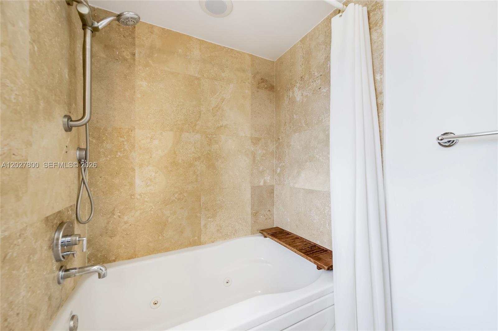 41 SE 5th St #1116 Miami, FL 33131
