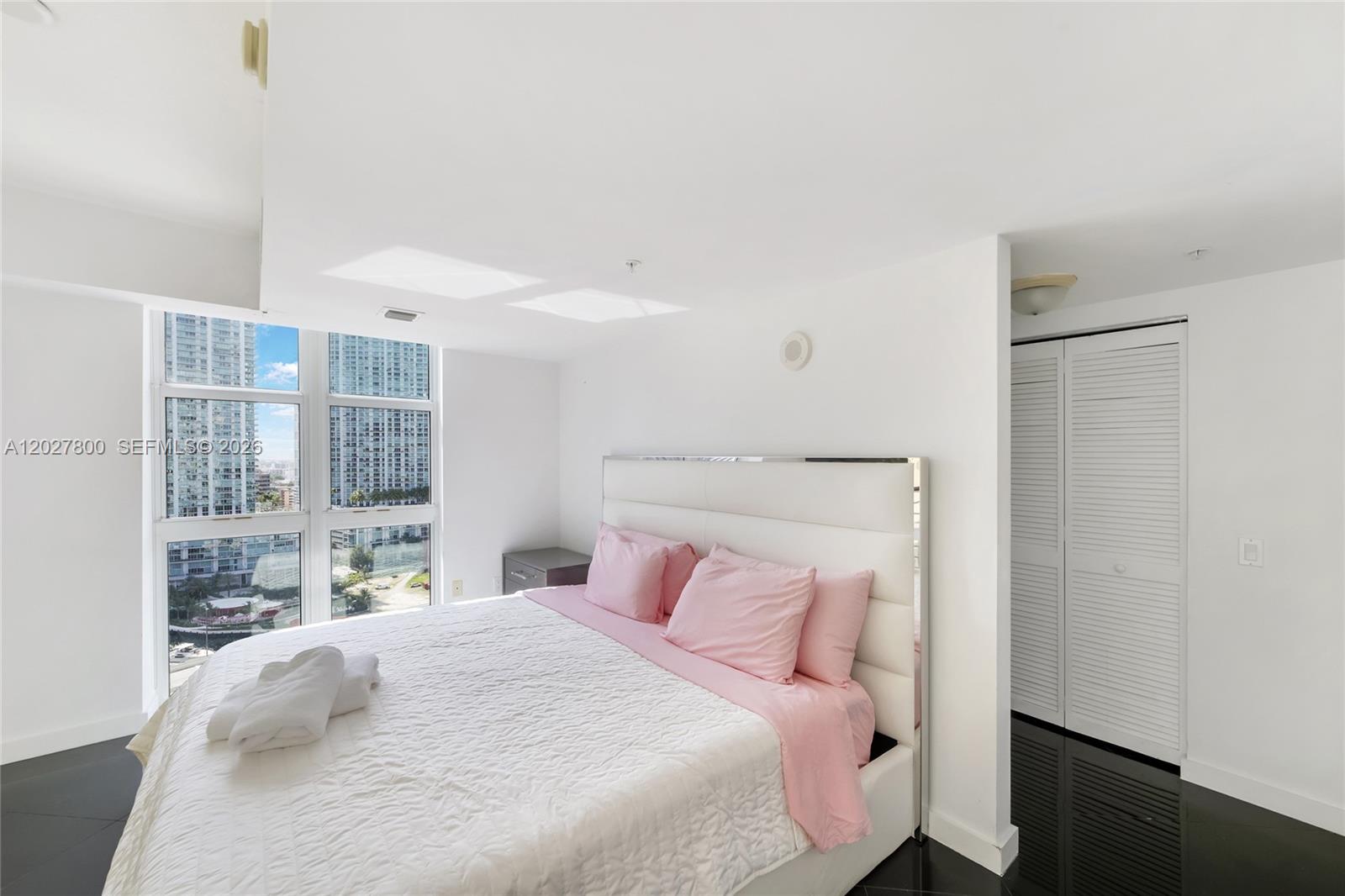 41 SE 5th St #1116 Miami, FL 33131