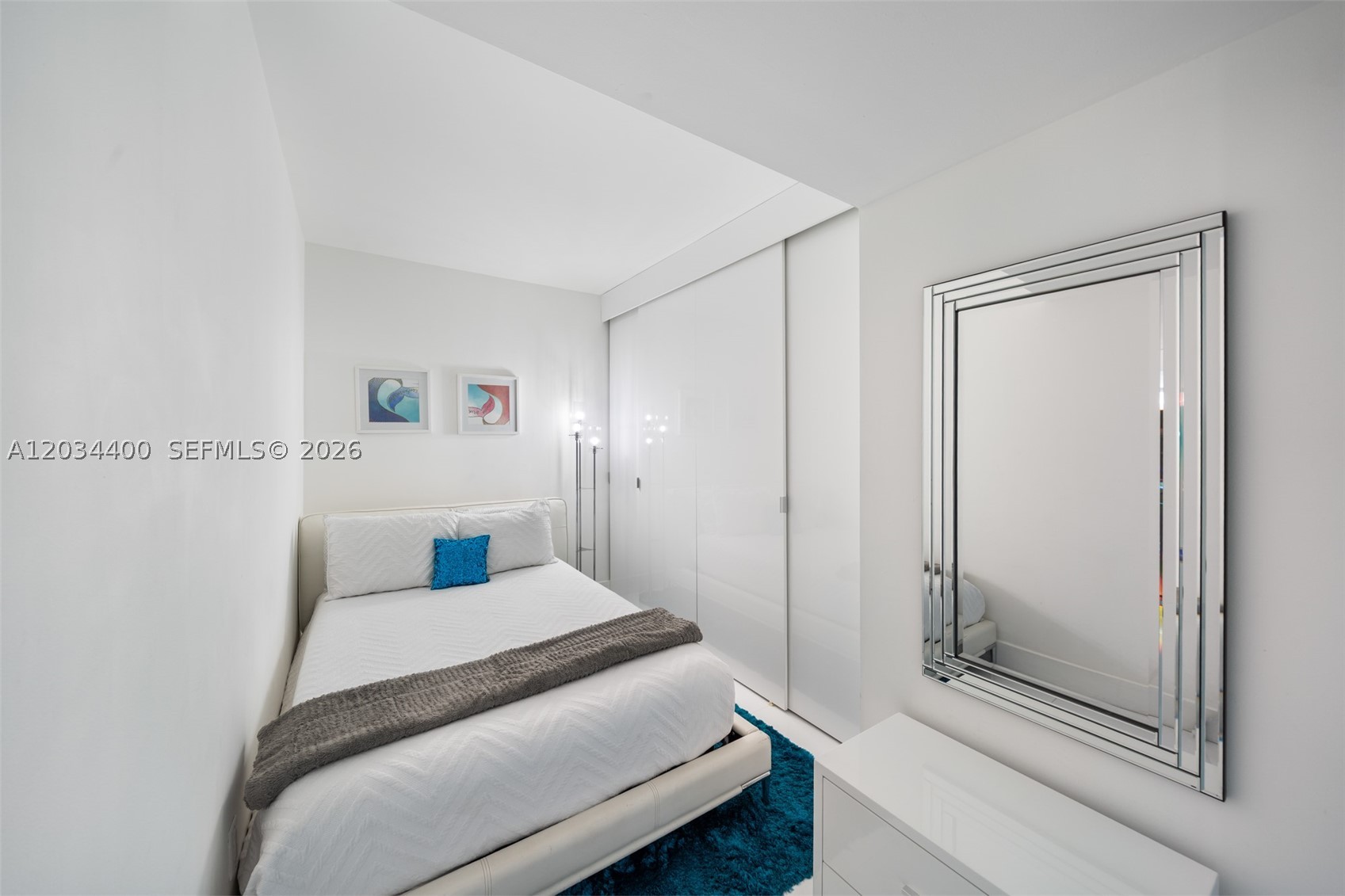 image Blue Diamond24