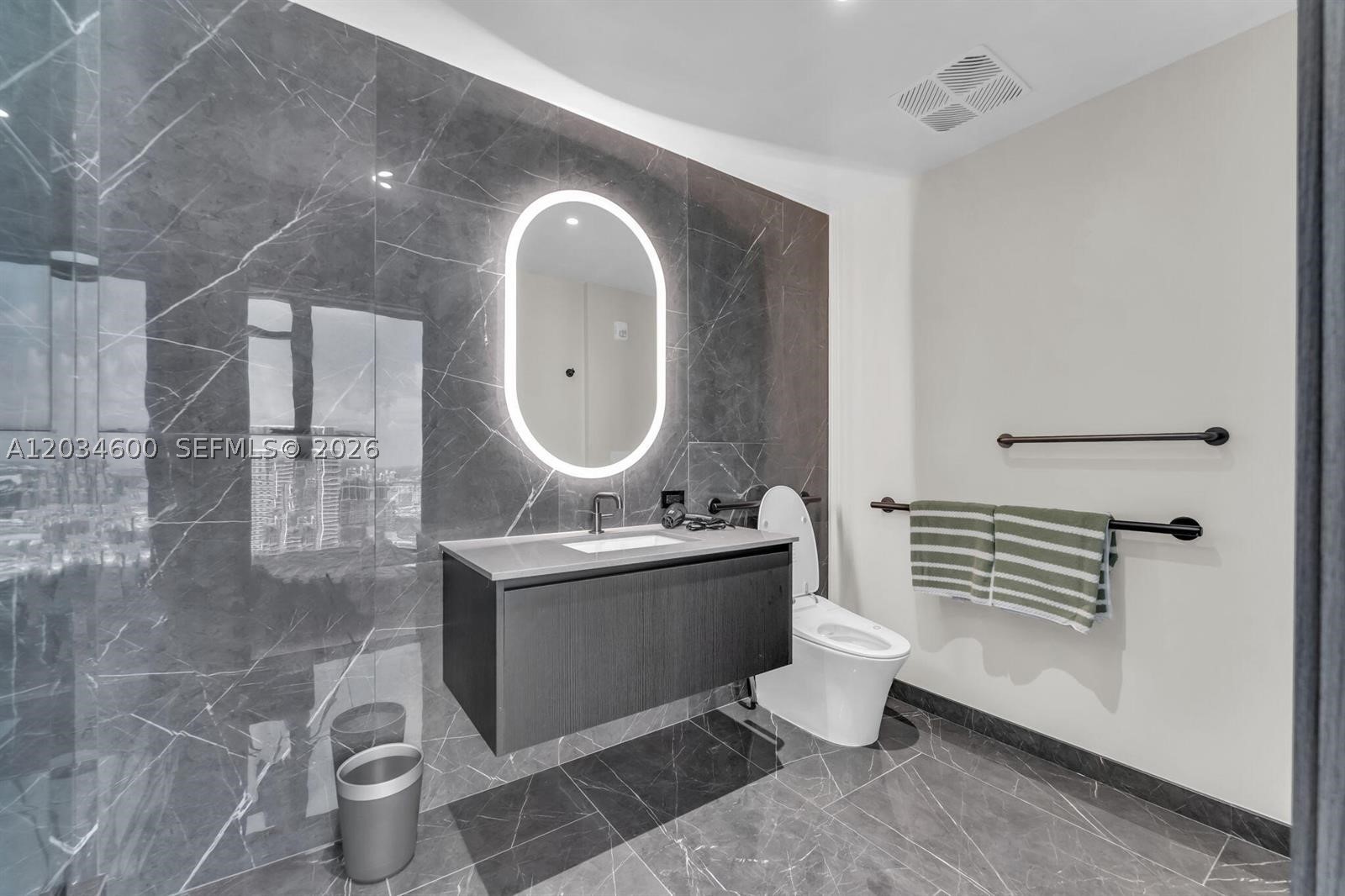 image E11EVEN Hotel & Residences4