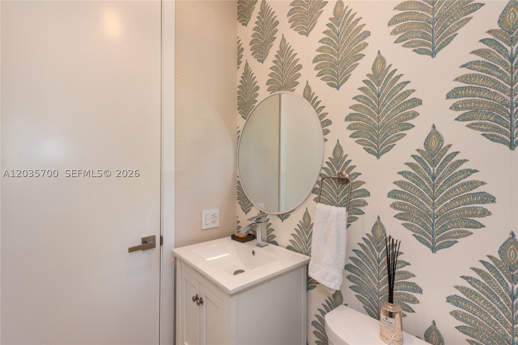 650 Curtiswood Dr Key Biscayne, FL 33149