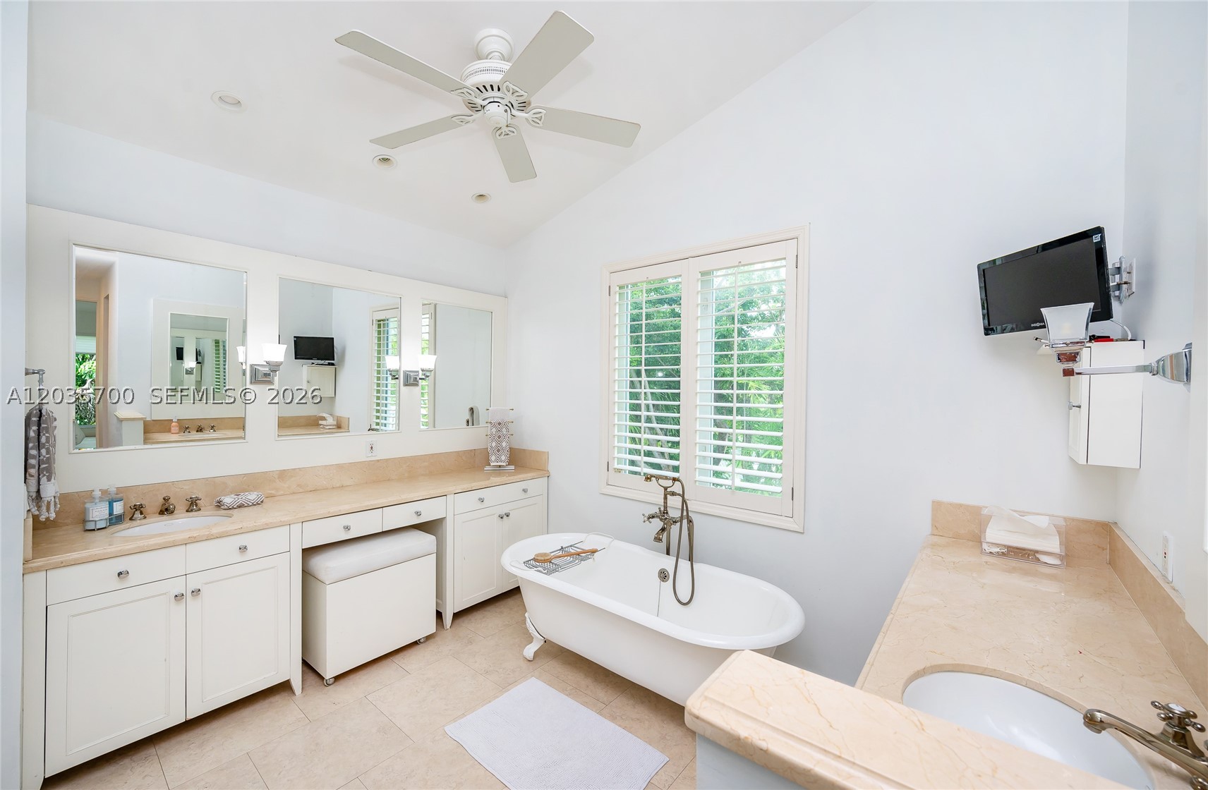 650 Curtiswood Dr Key Biscayne, FL 33149