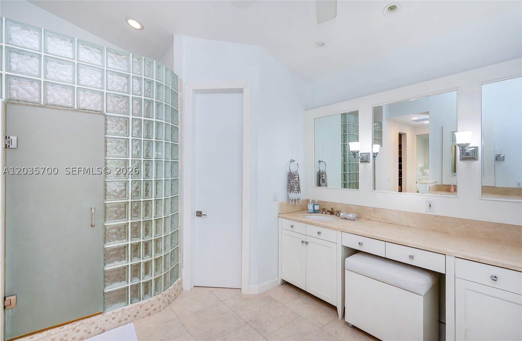 650 Curtiswood Dr Key Biscayne, FL 33149
