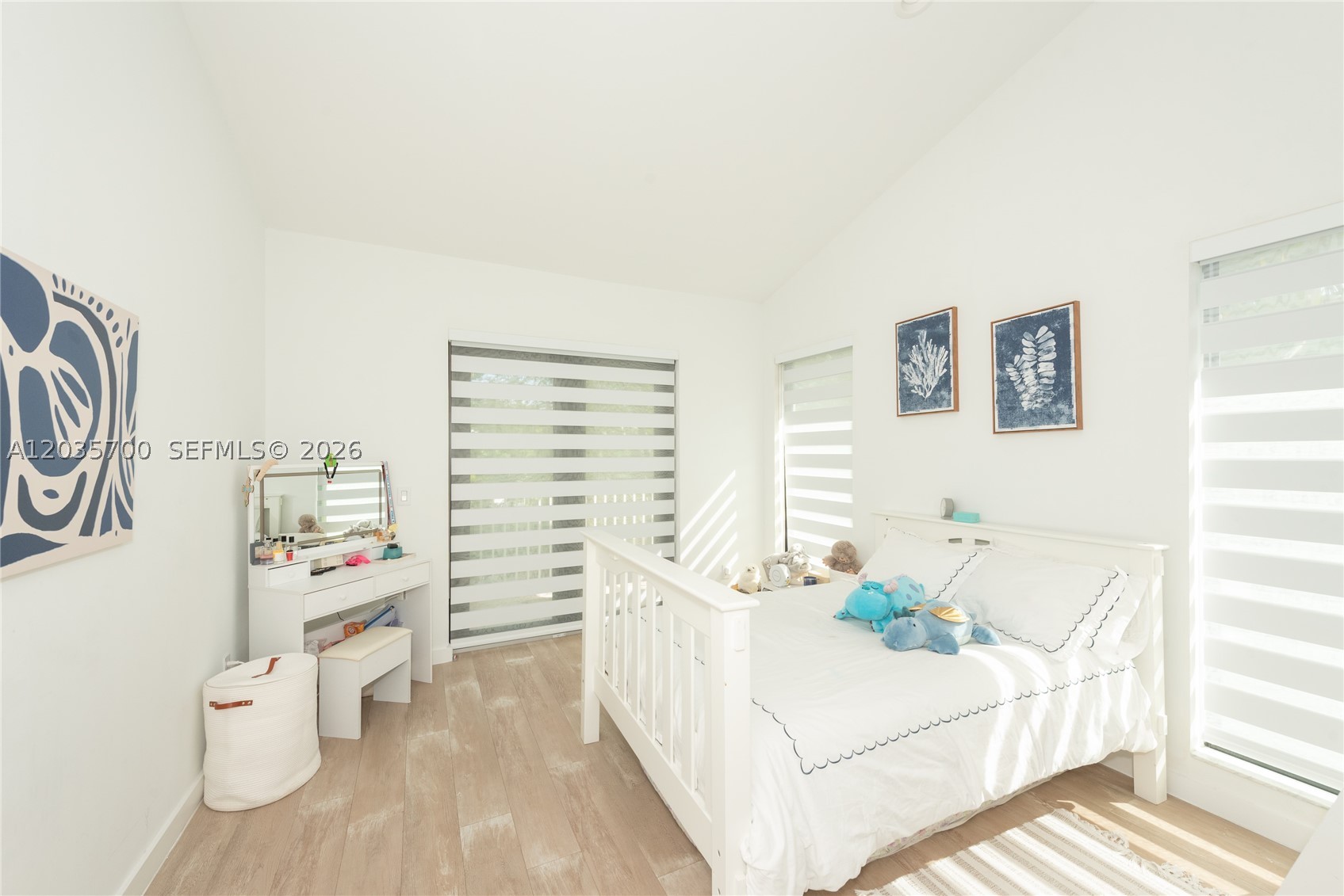 650 Curtiswood Dr Key Biscayne, FL 33149
