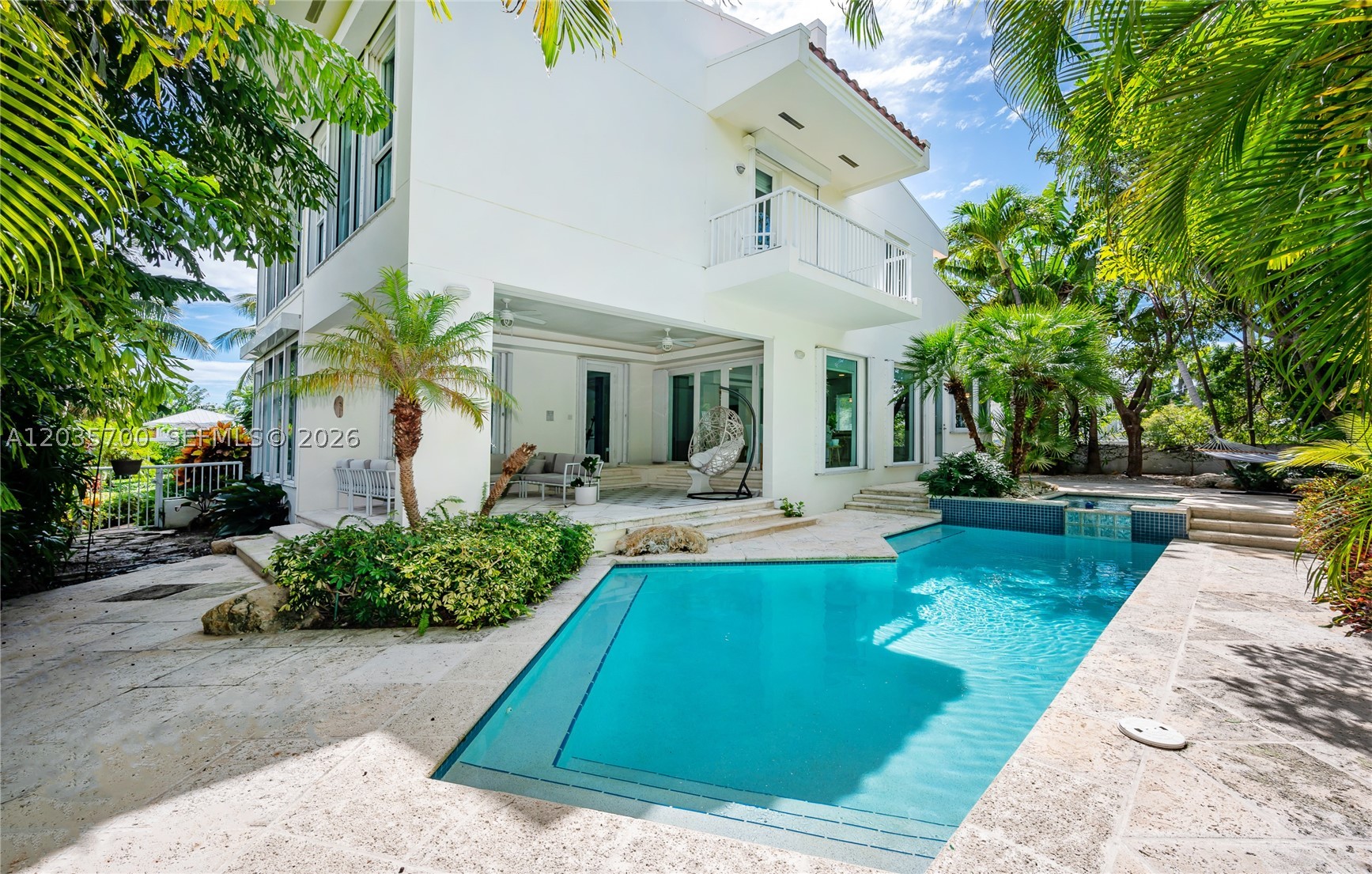 650 Curtiswood Dr Key Biscayne, FL 33149
